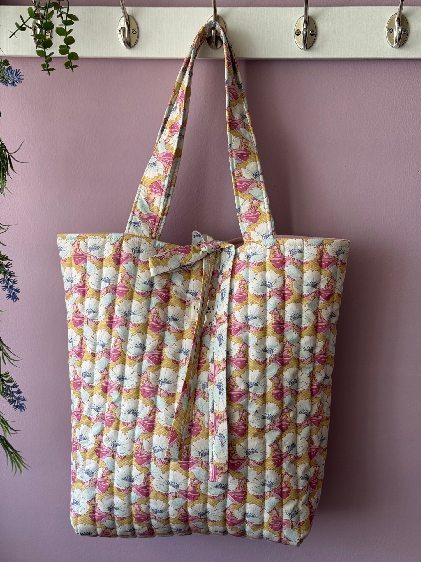 B.Tote bag nucifera flowers.