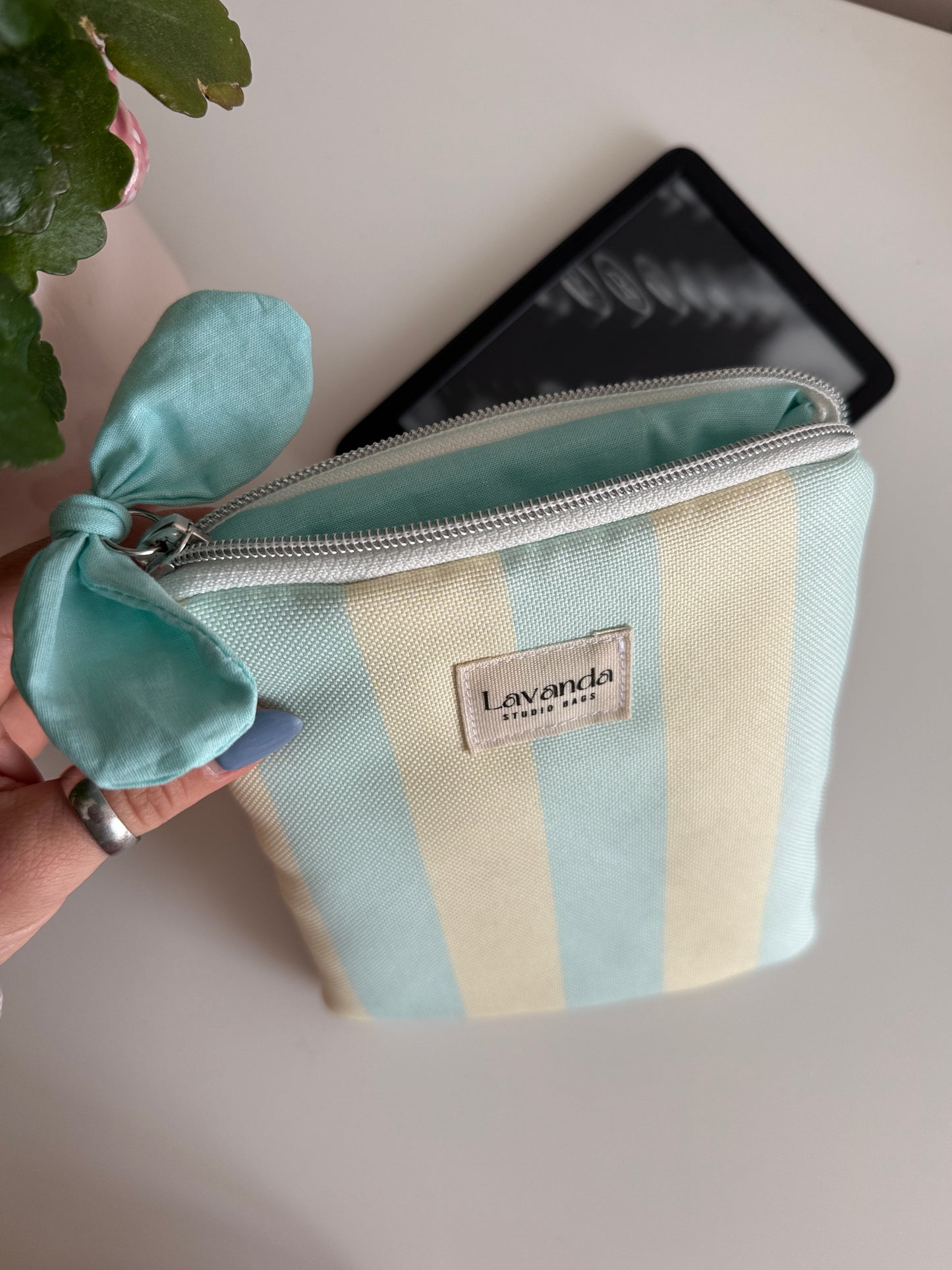Kindle sleeve simple🌸
