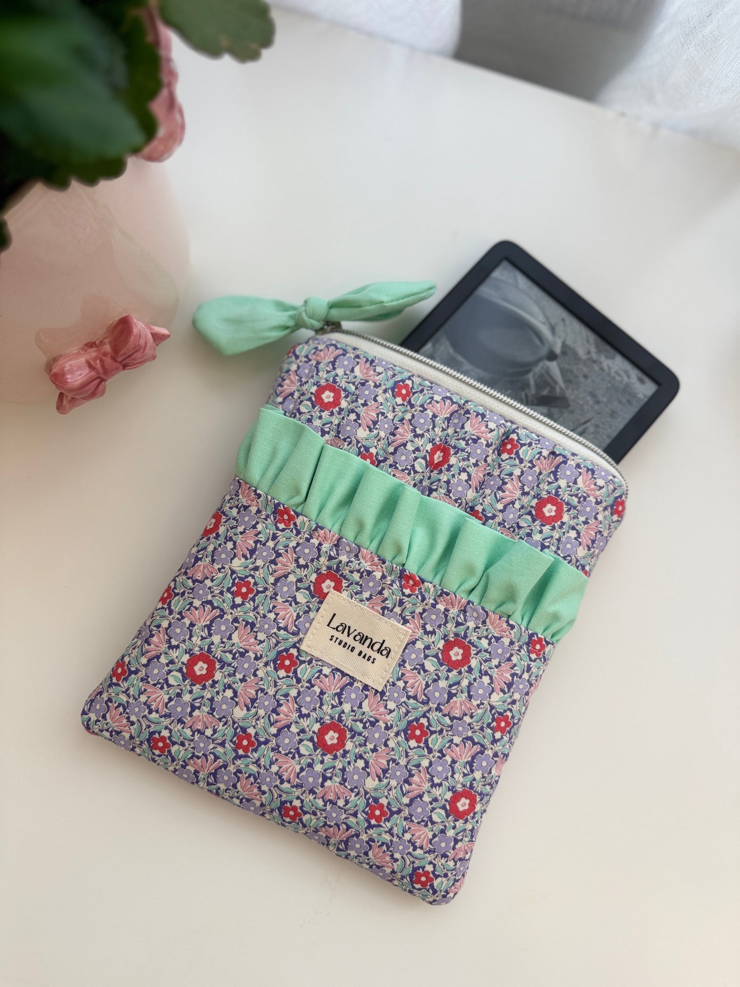 Capa Kindle floral e verde-pastel