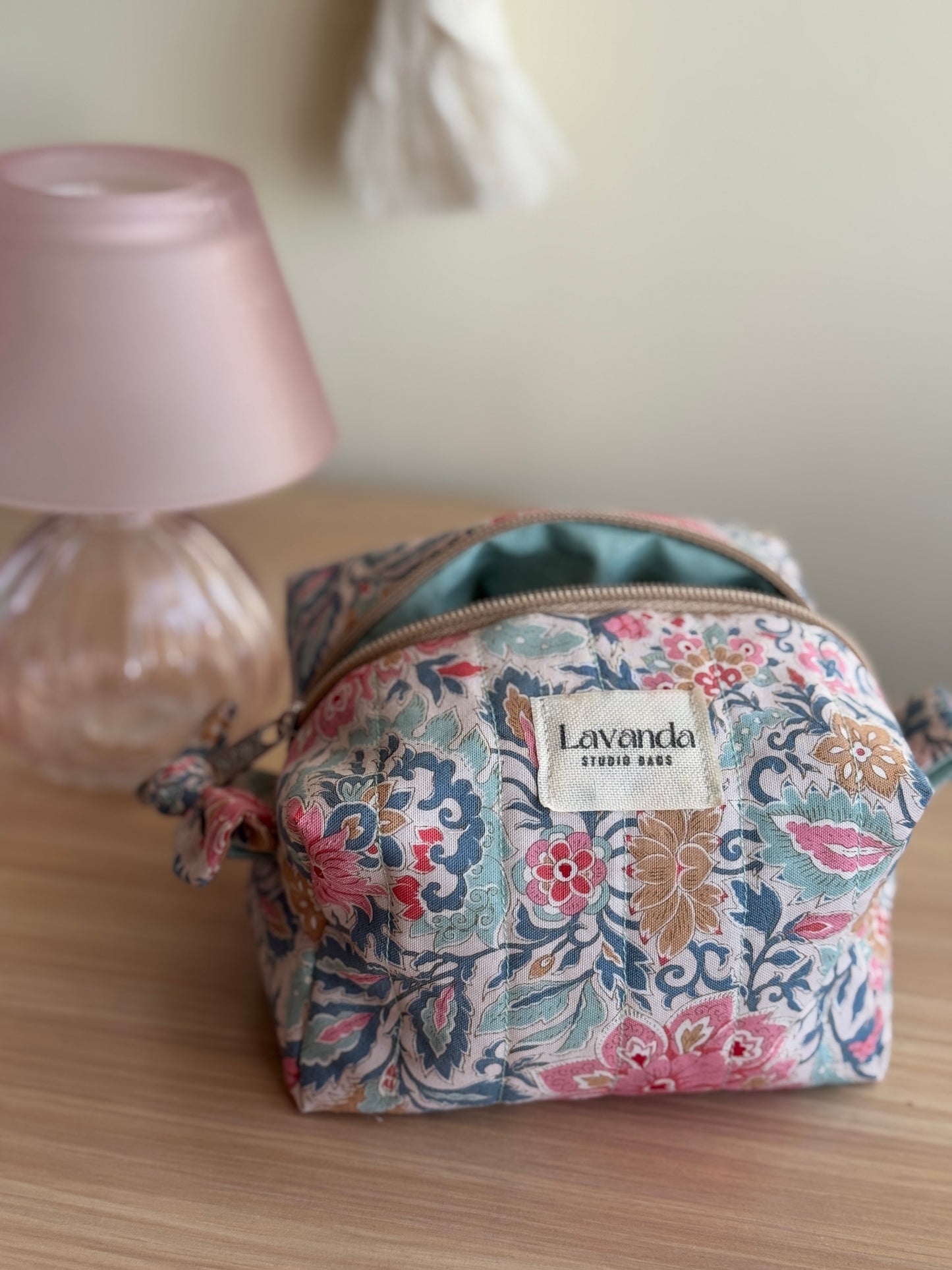 d.Mini floral lirio,cosmetic bag.