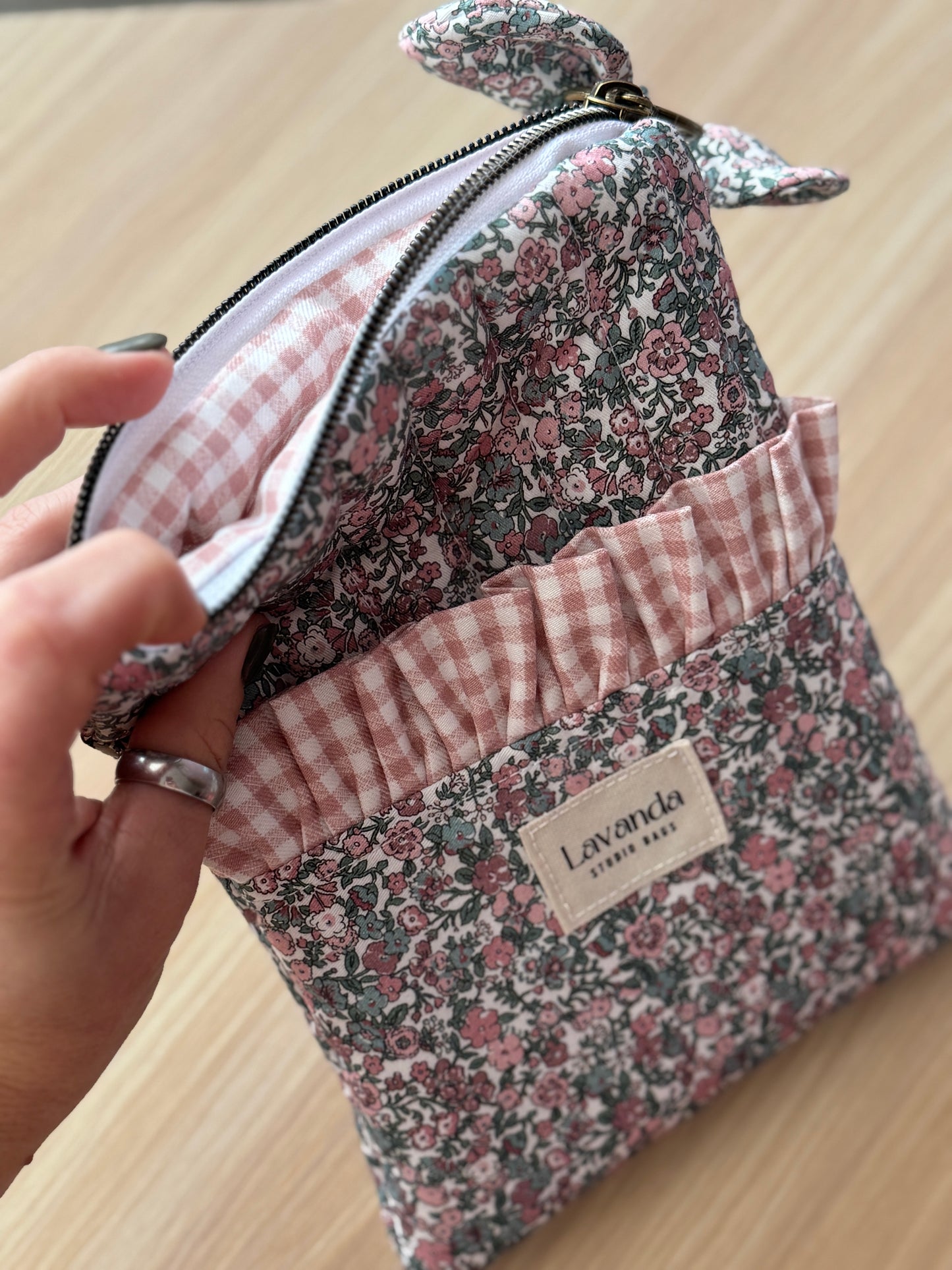 Kindle sleeve flowers and Vichy