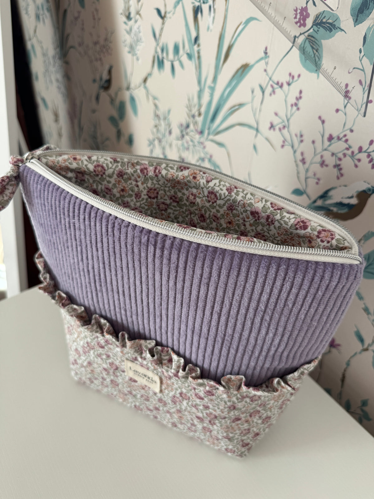 Cosmetic bag cosmos š