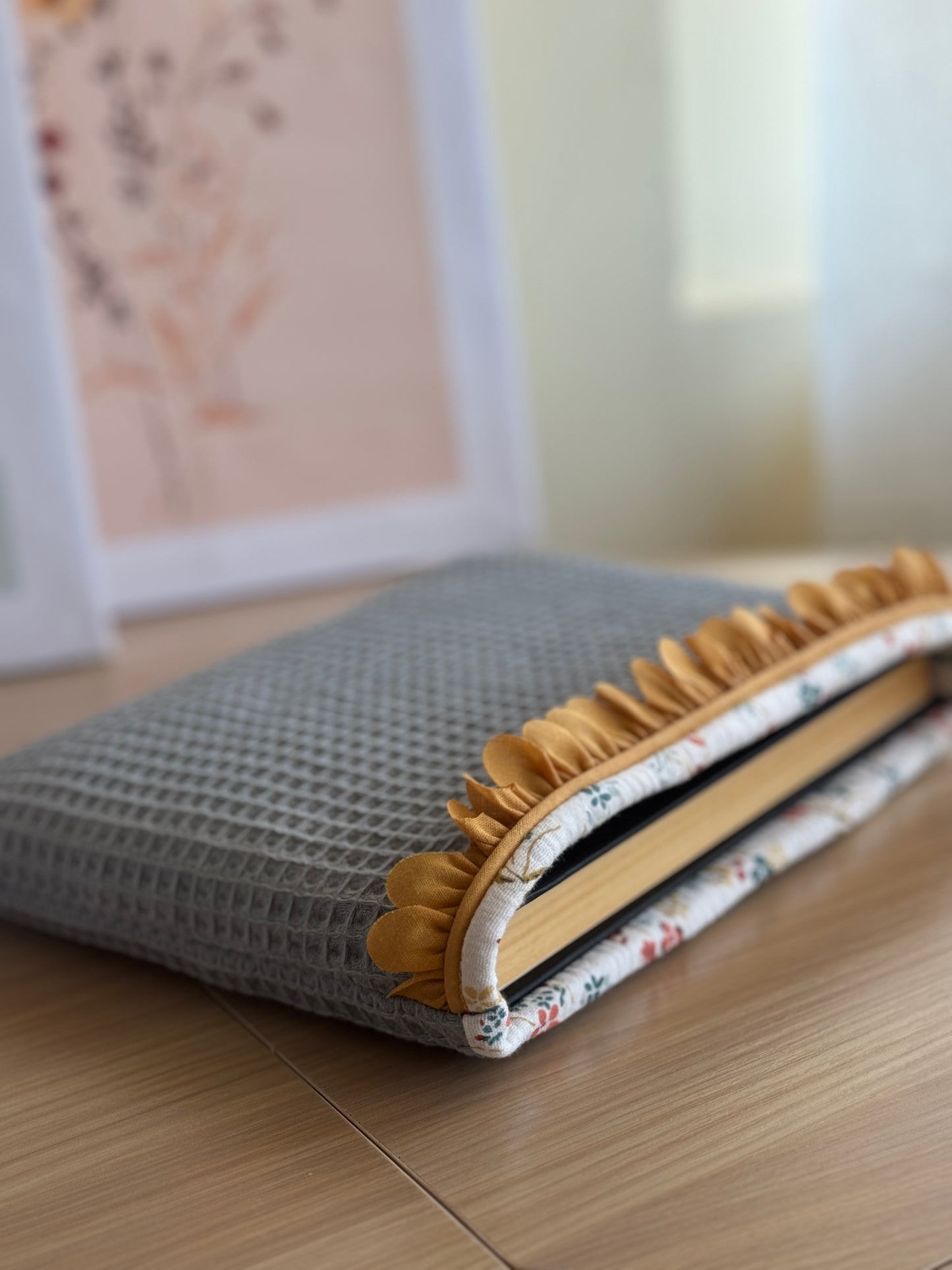 Book cover Nomi/ Lirio line