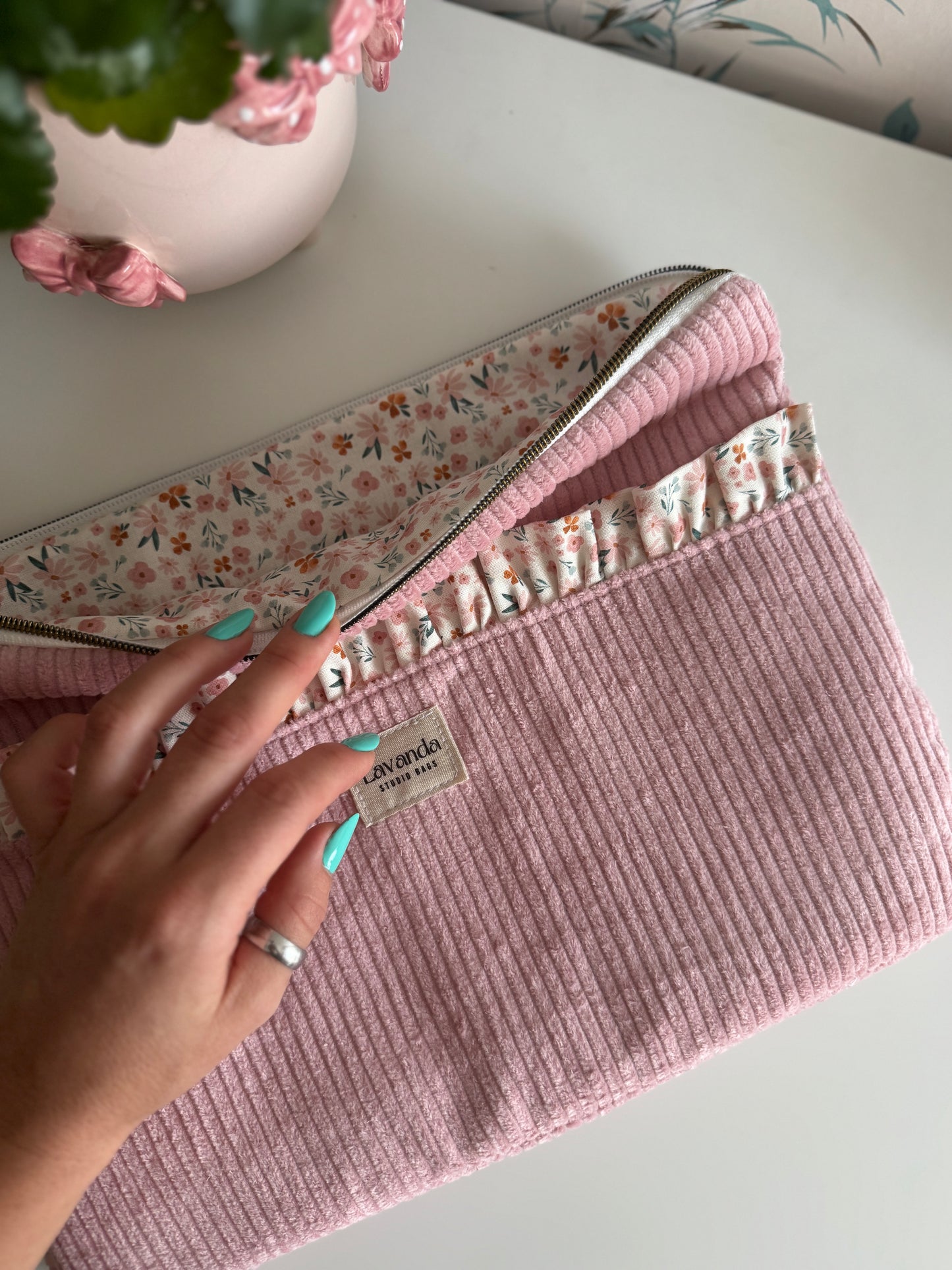 laptop/ iPad/ MacBook / tablet case pink pana and flowers