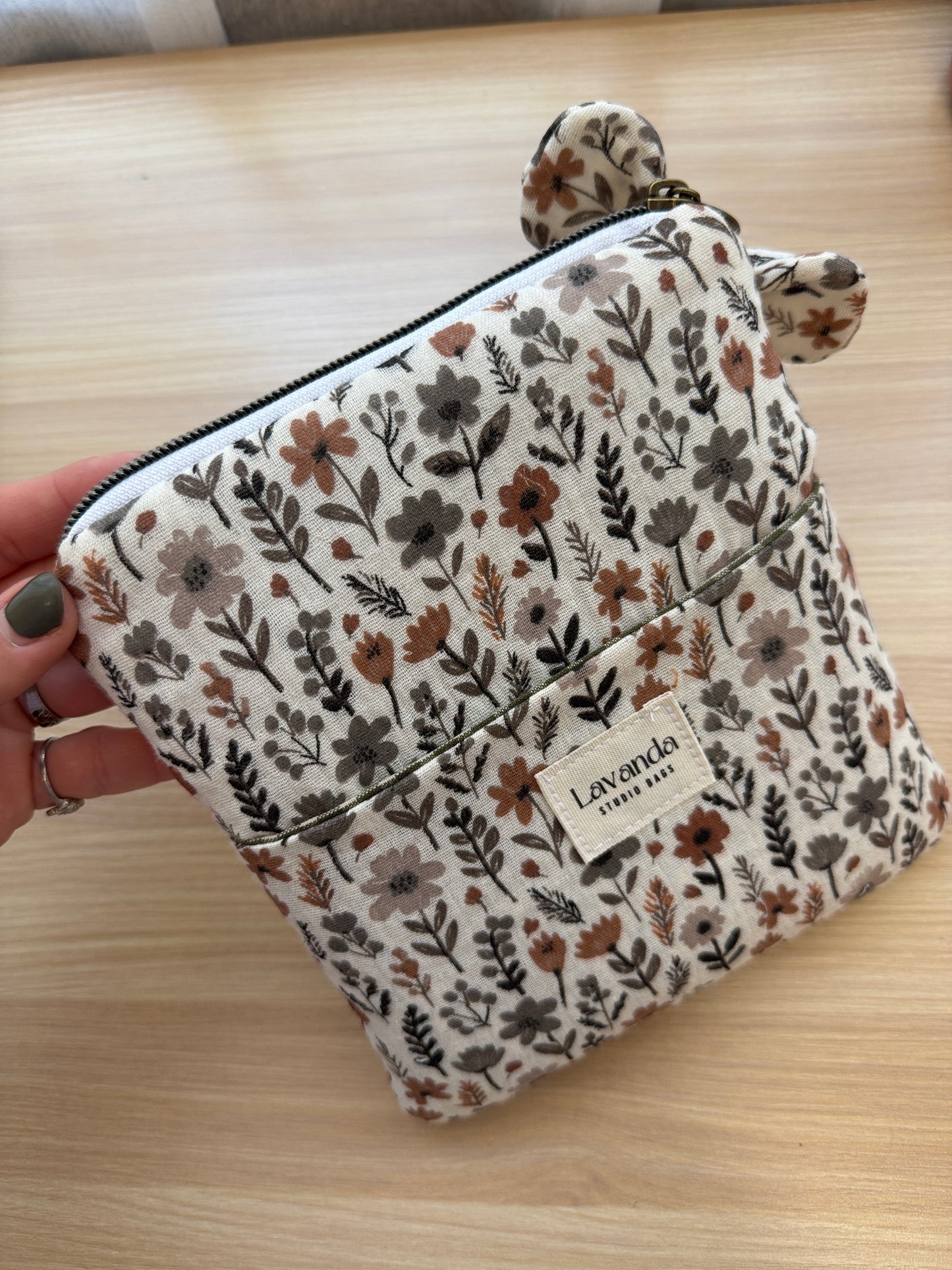 Kindle sleeve brown flowers