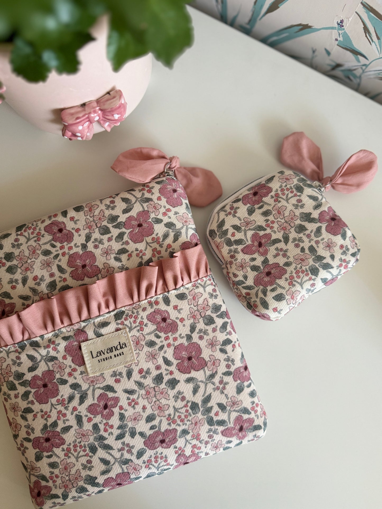Kindle sleeve pink and flowers