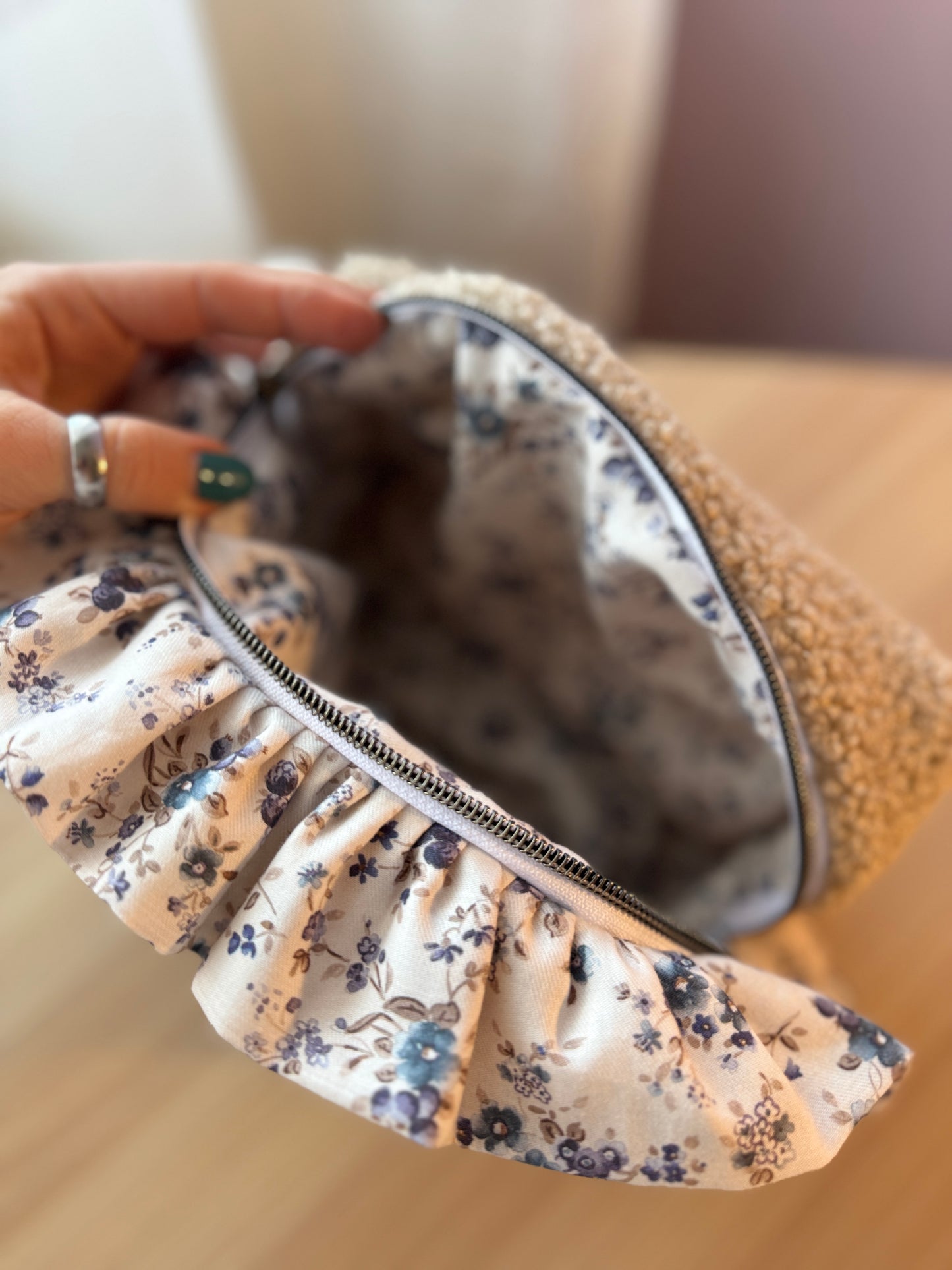 Fresia teddy cosmetic bag beige with ruffle.