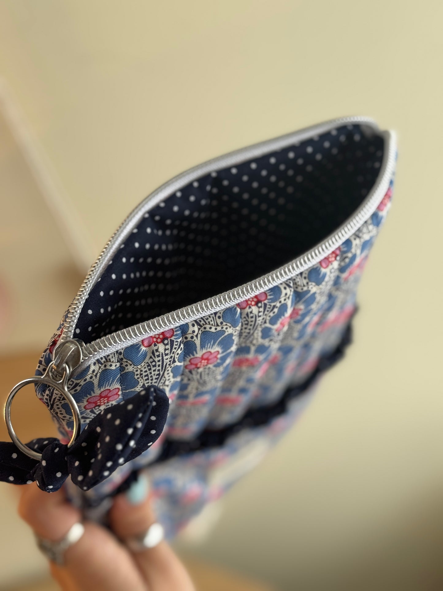 Kindle sleeve blue love floral