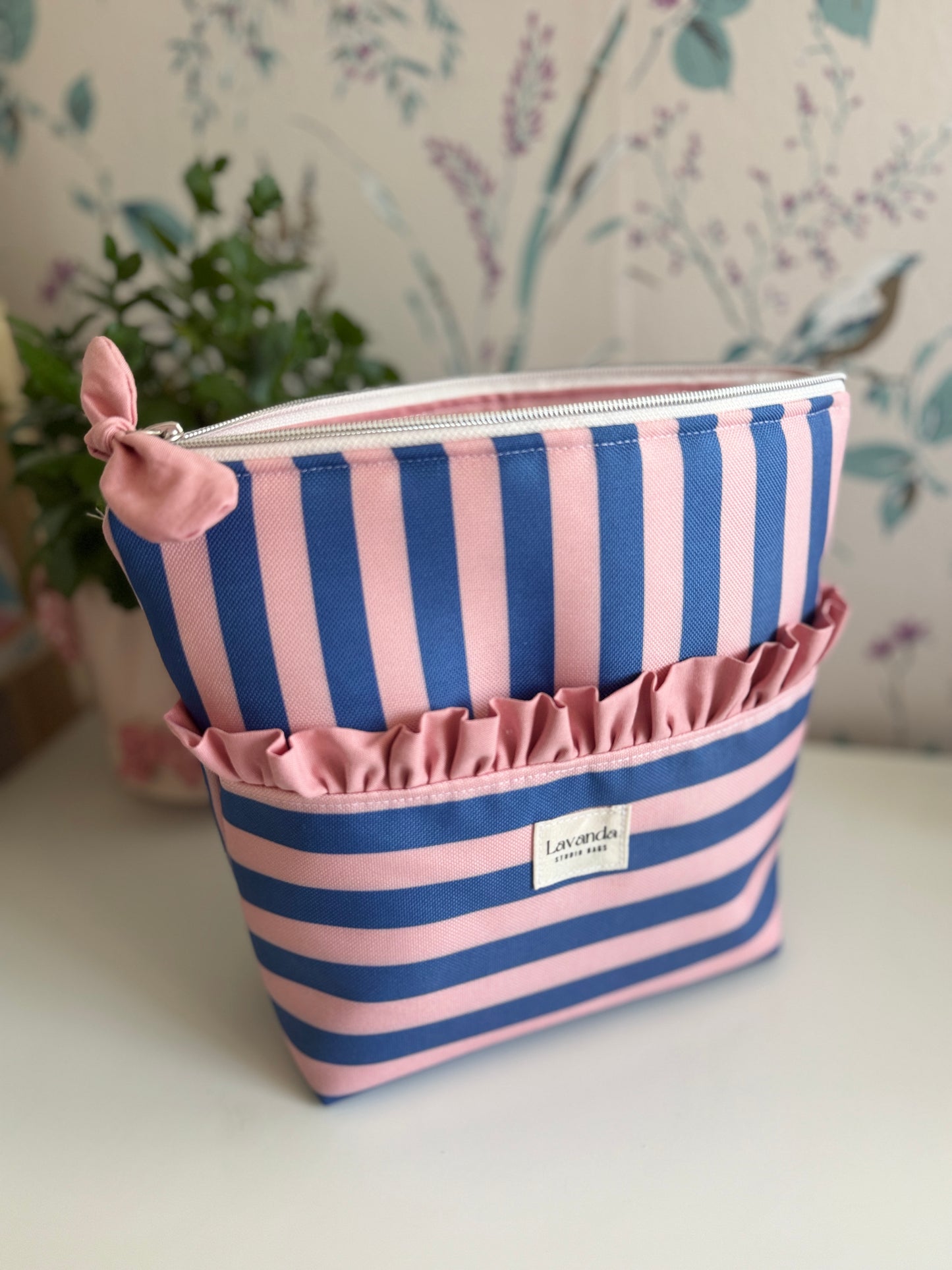 Cosmetic bag cosmos🏖️ strap punk and blue