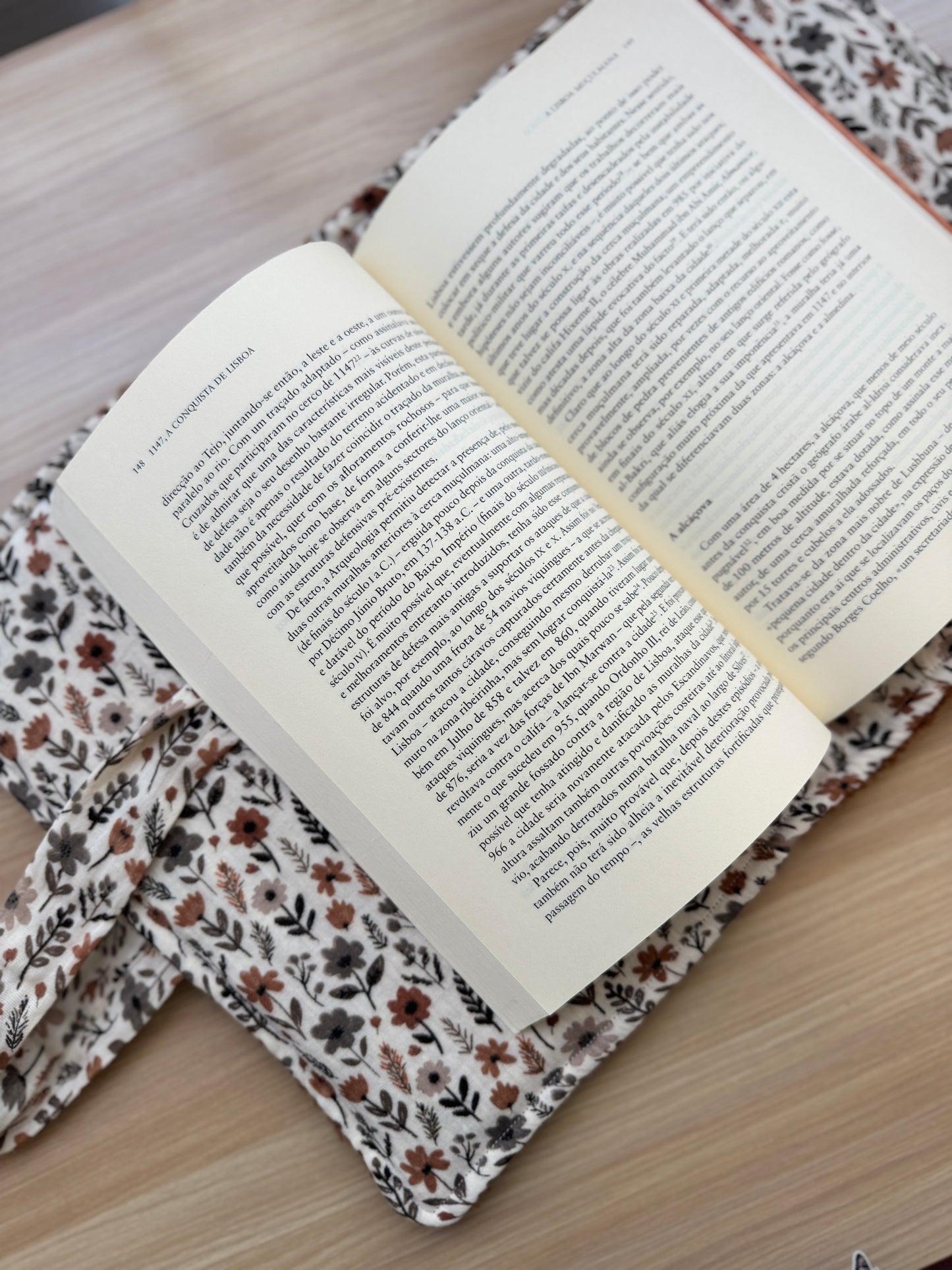 Book cover with flaps teddy brawn and flowers