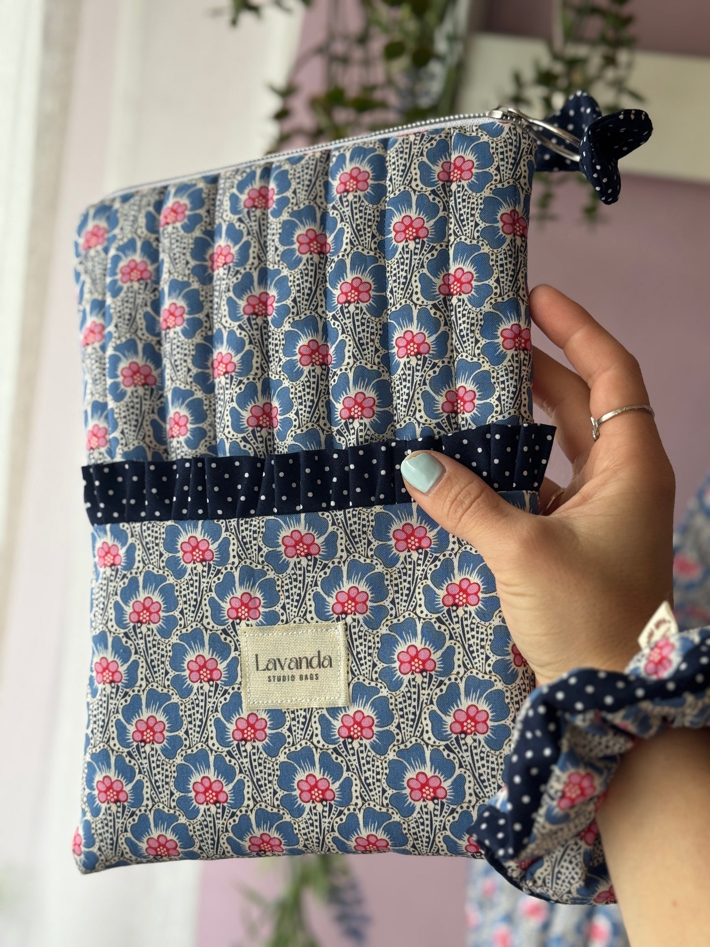 Kindle sleeve blue love floral