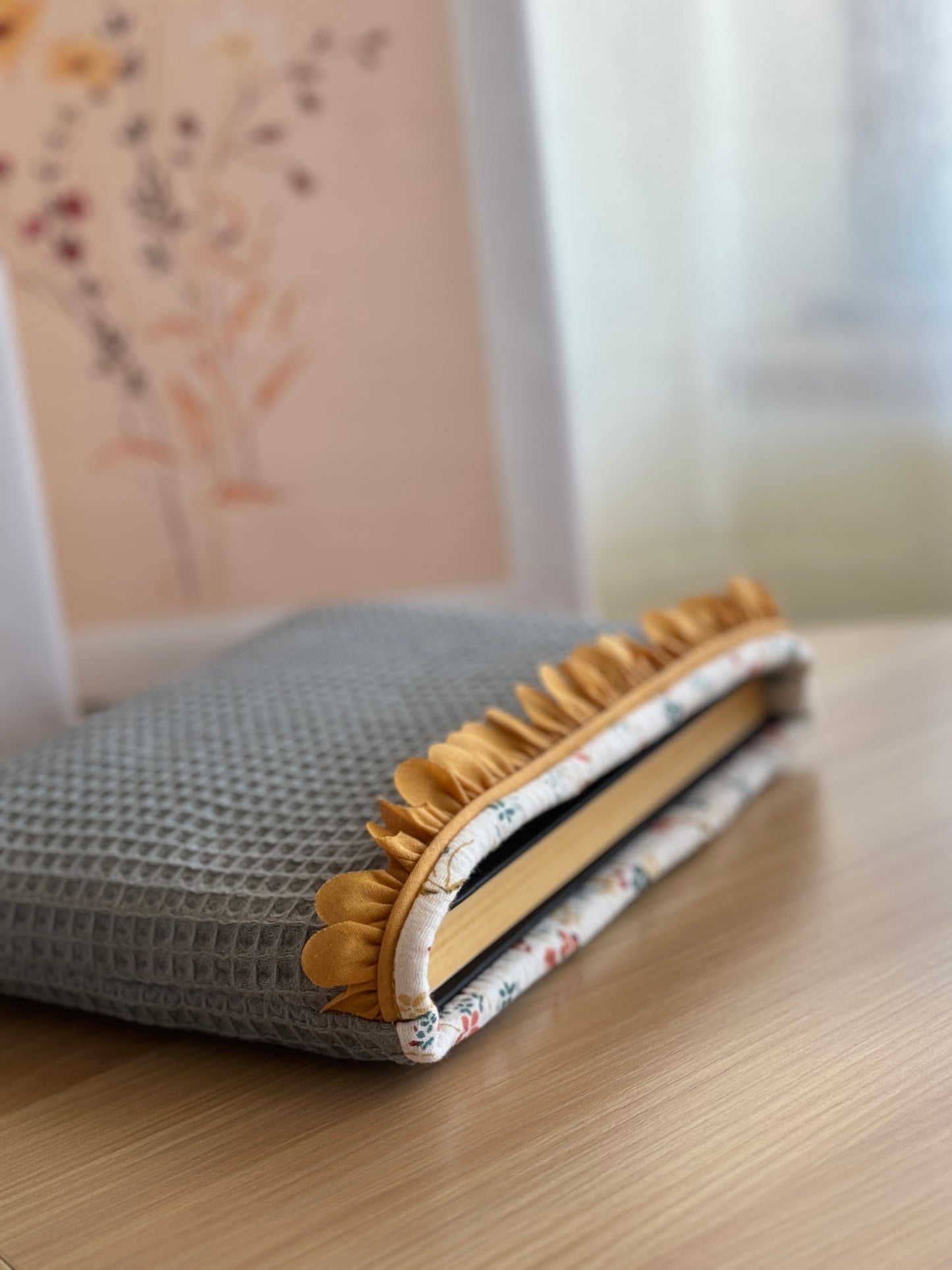 Book cover Nomi/ Lirio line