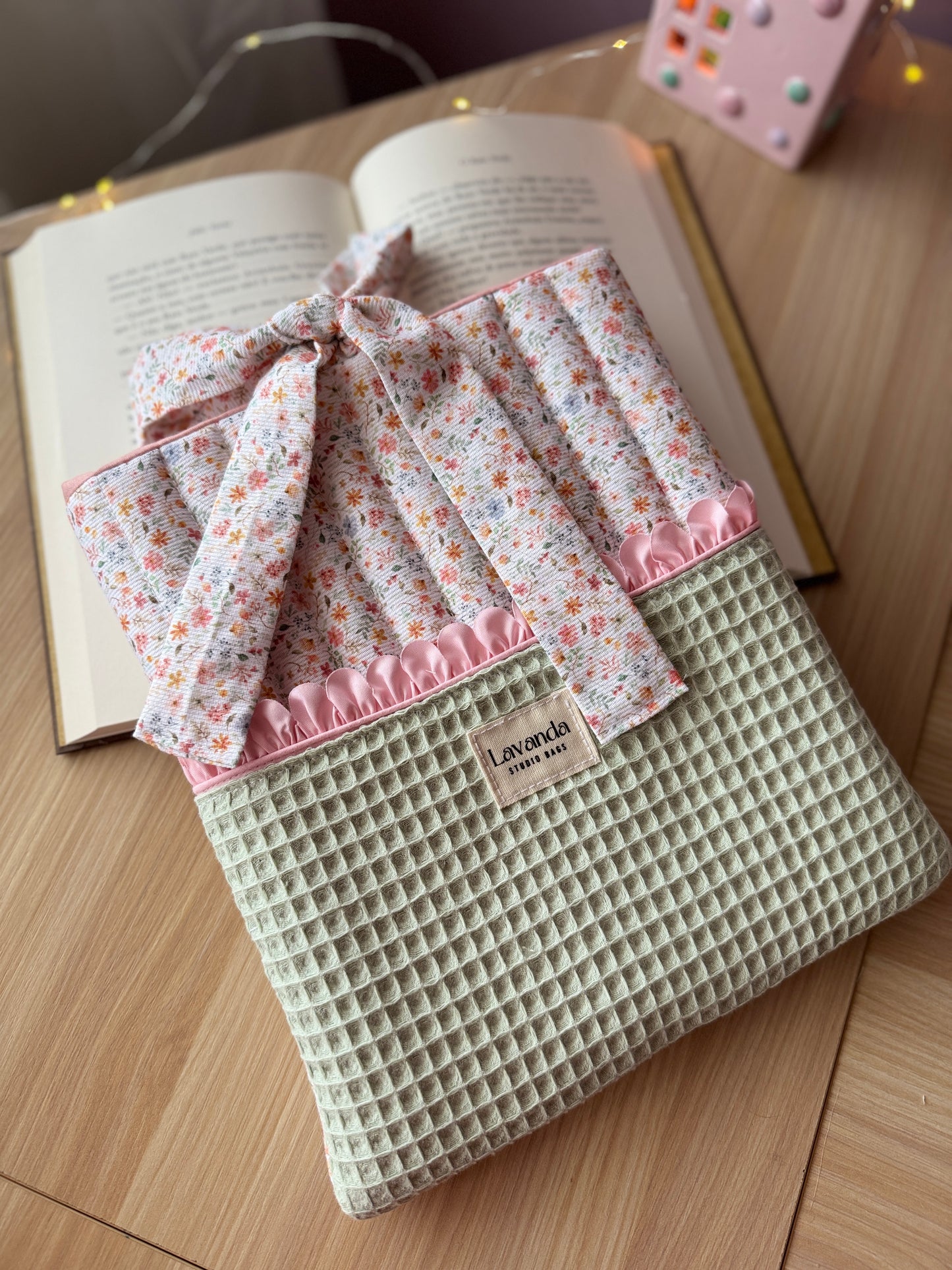 Book cover mint waffle/flowers