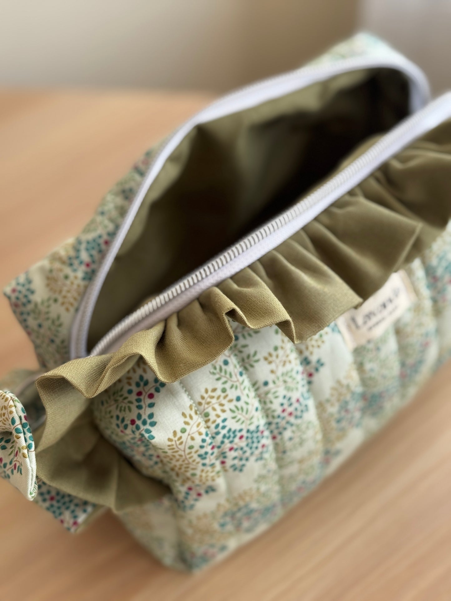 a.Cosmetic bag berrytangle and green colour.