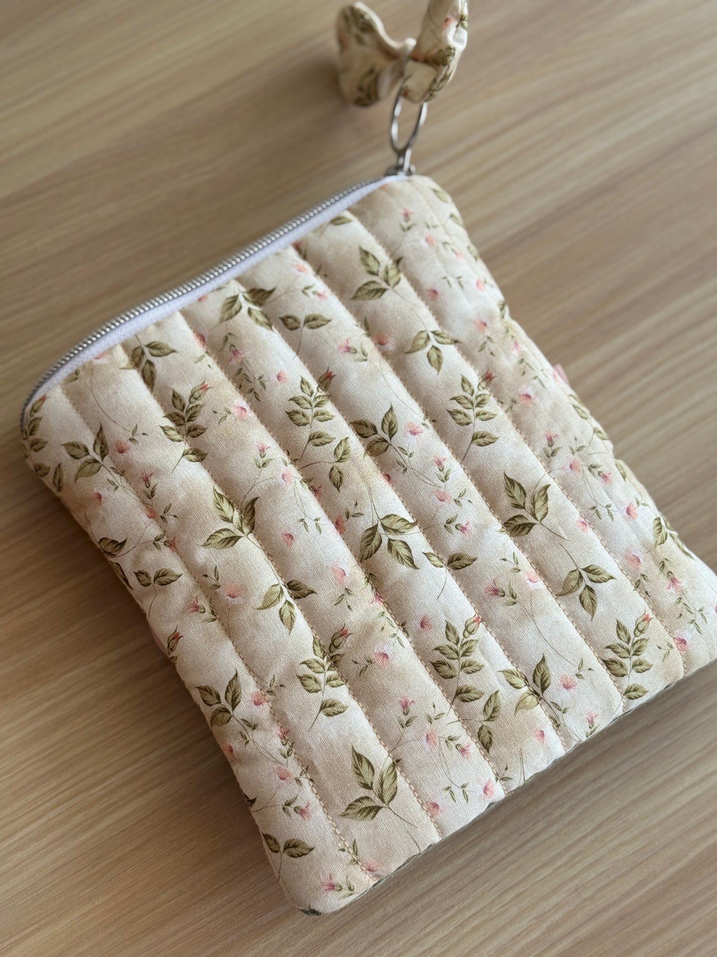 Kindle sleeve green garden and pink