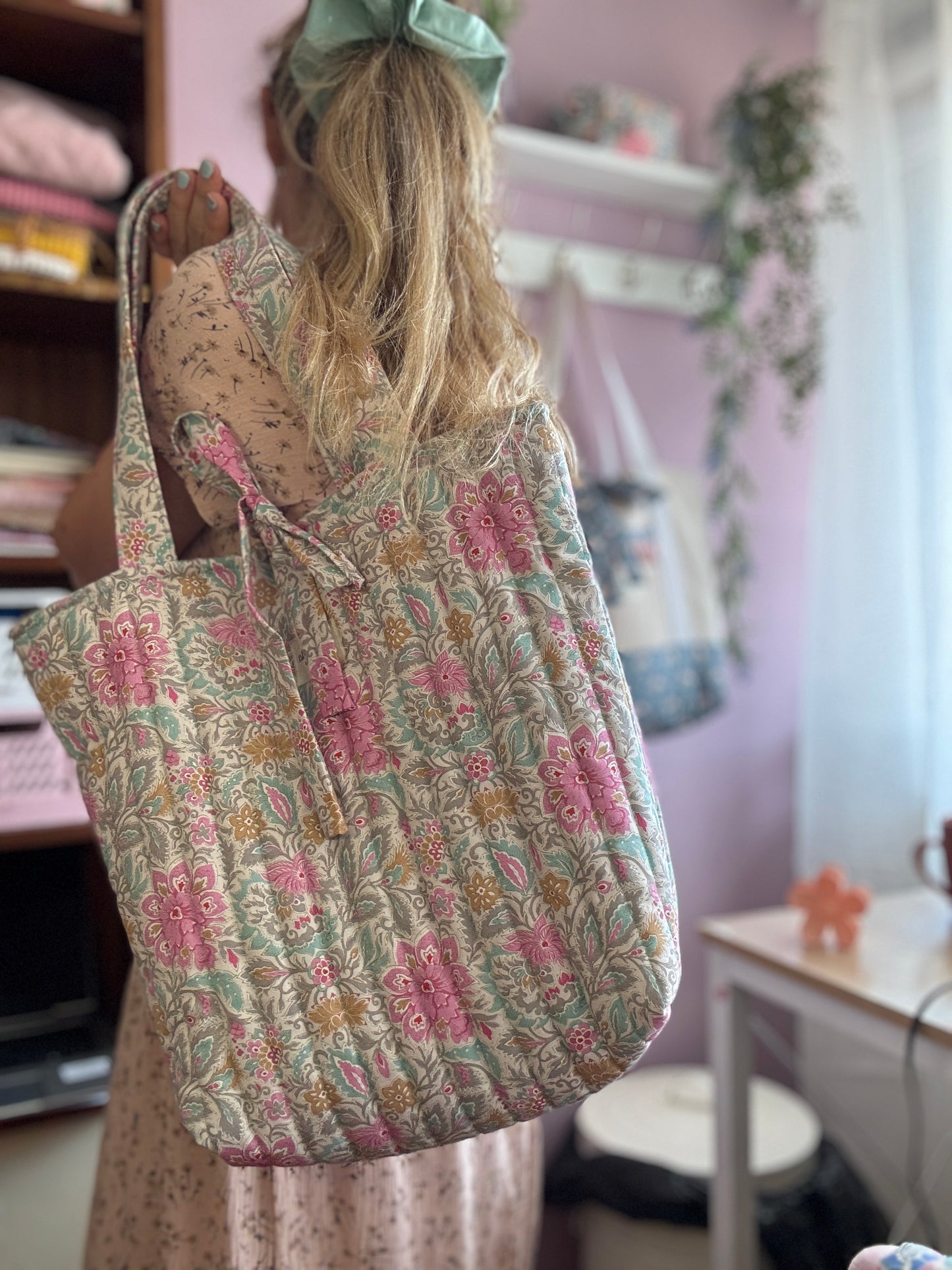 B.Tote bag Begonia flowers.