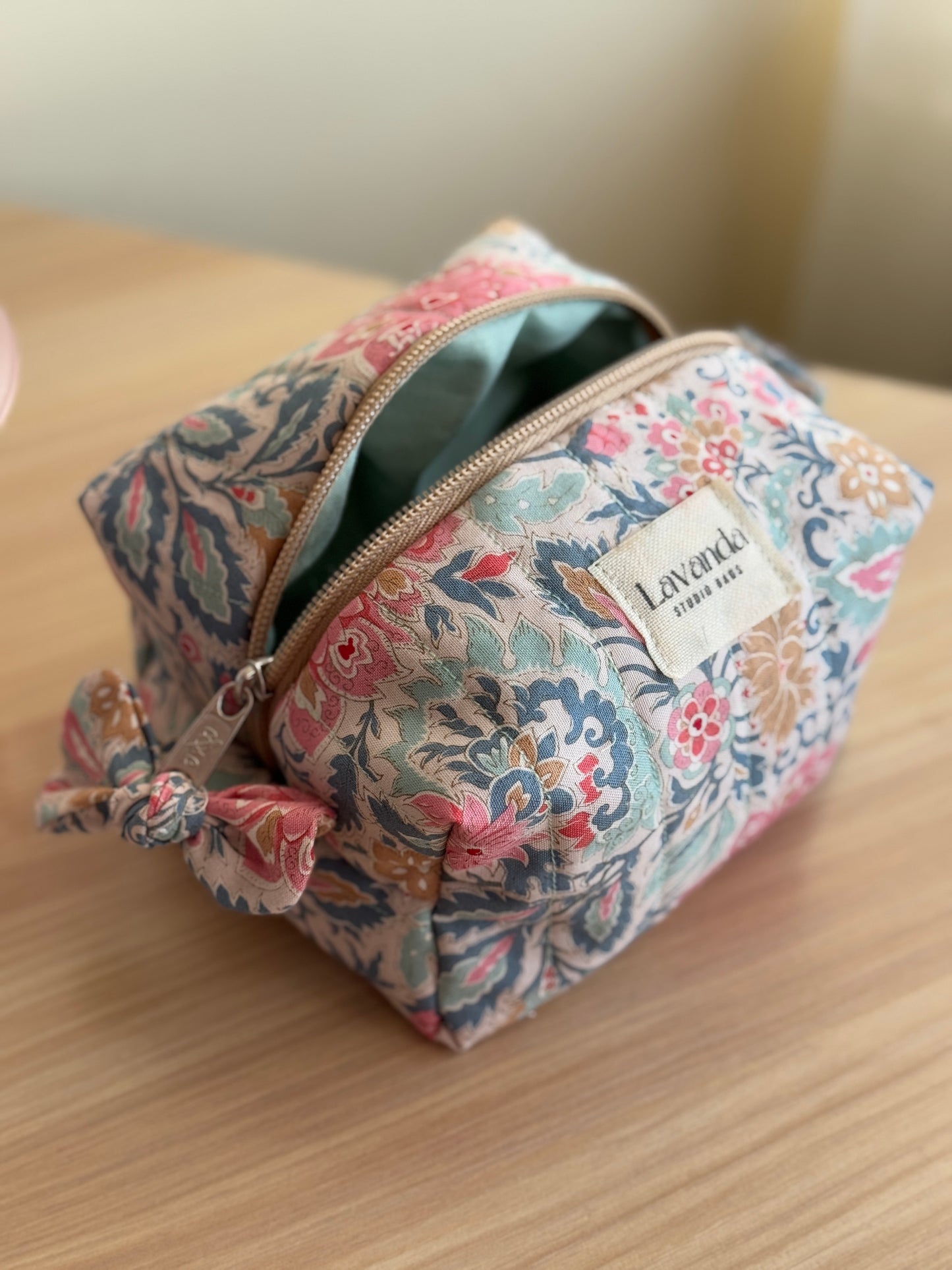 d.Mini floral lirio,cosmetic bag.