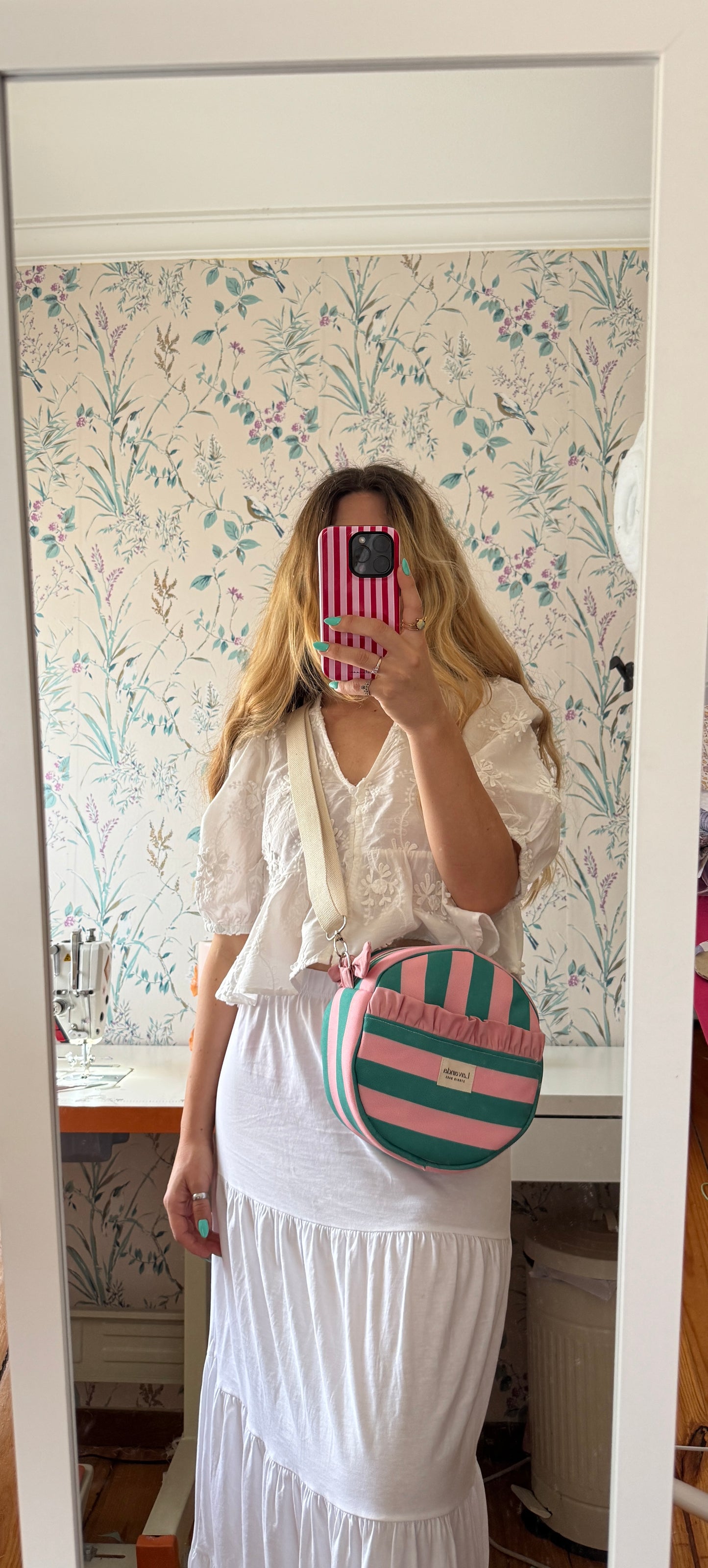 Round shoulder bag jazmín summer collection pink and green.