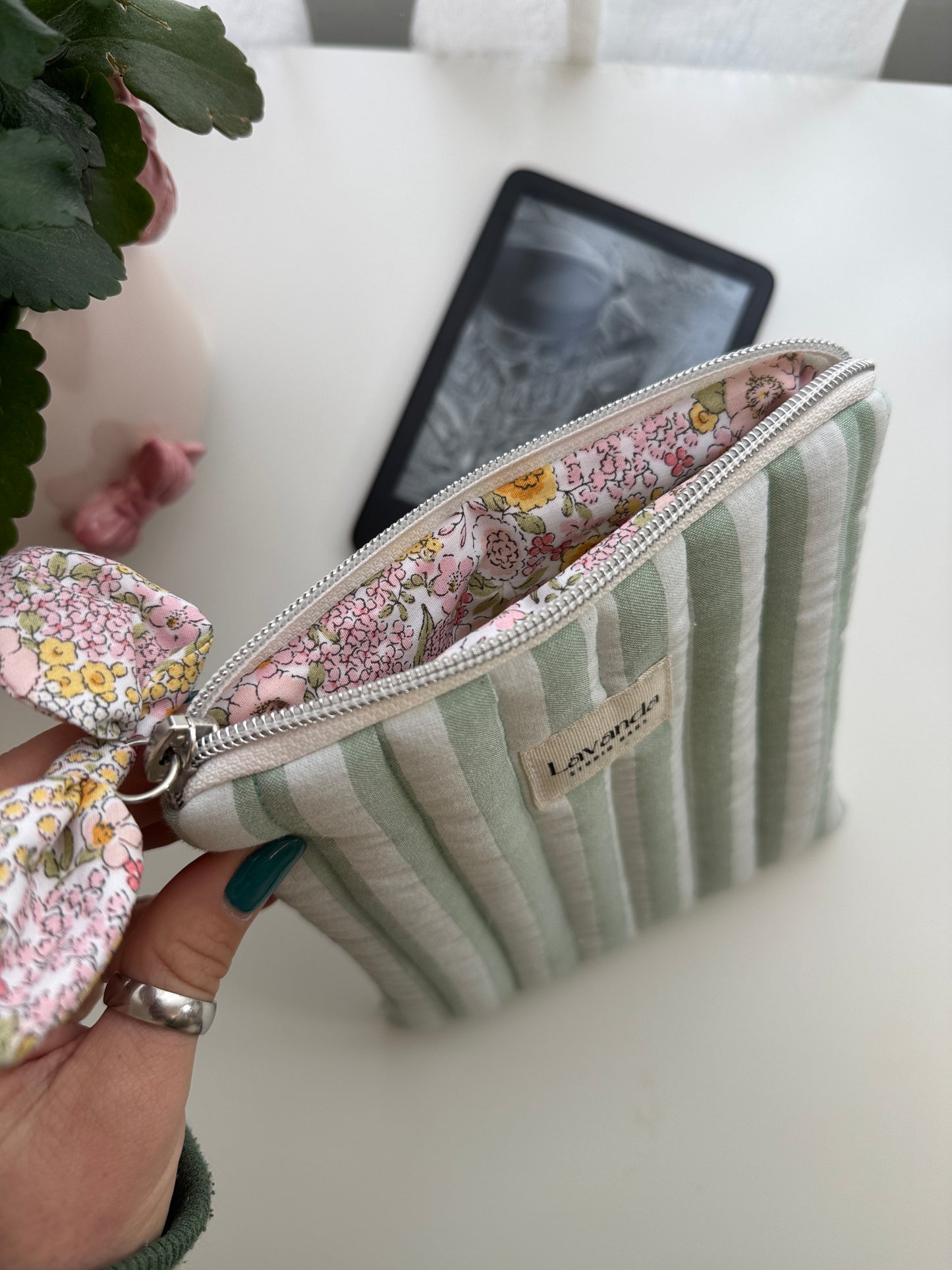 Capa Kindle simples cápsula pastel pistácio