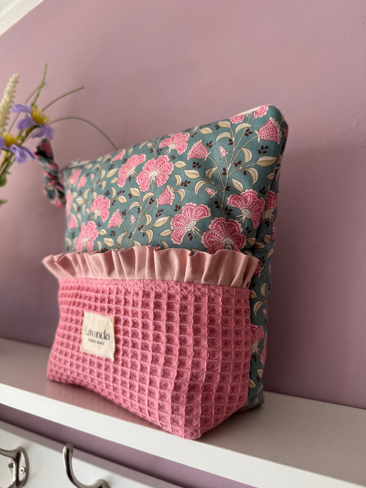 Bolsa de cosméticos cosmos + scrunchie.