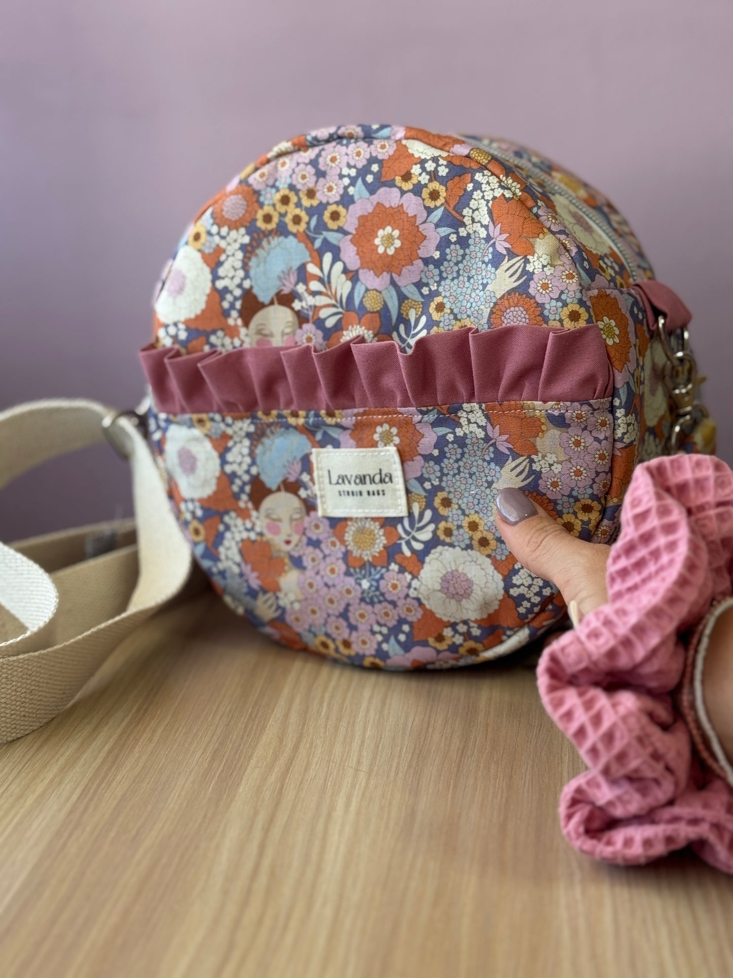 Round shoulder bag jazmín + scrunchie 🌸1