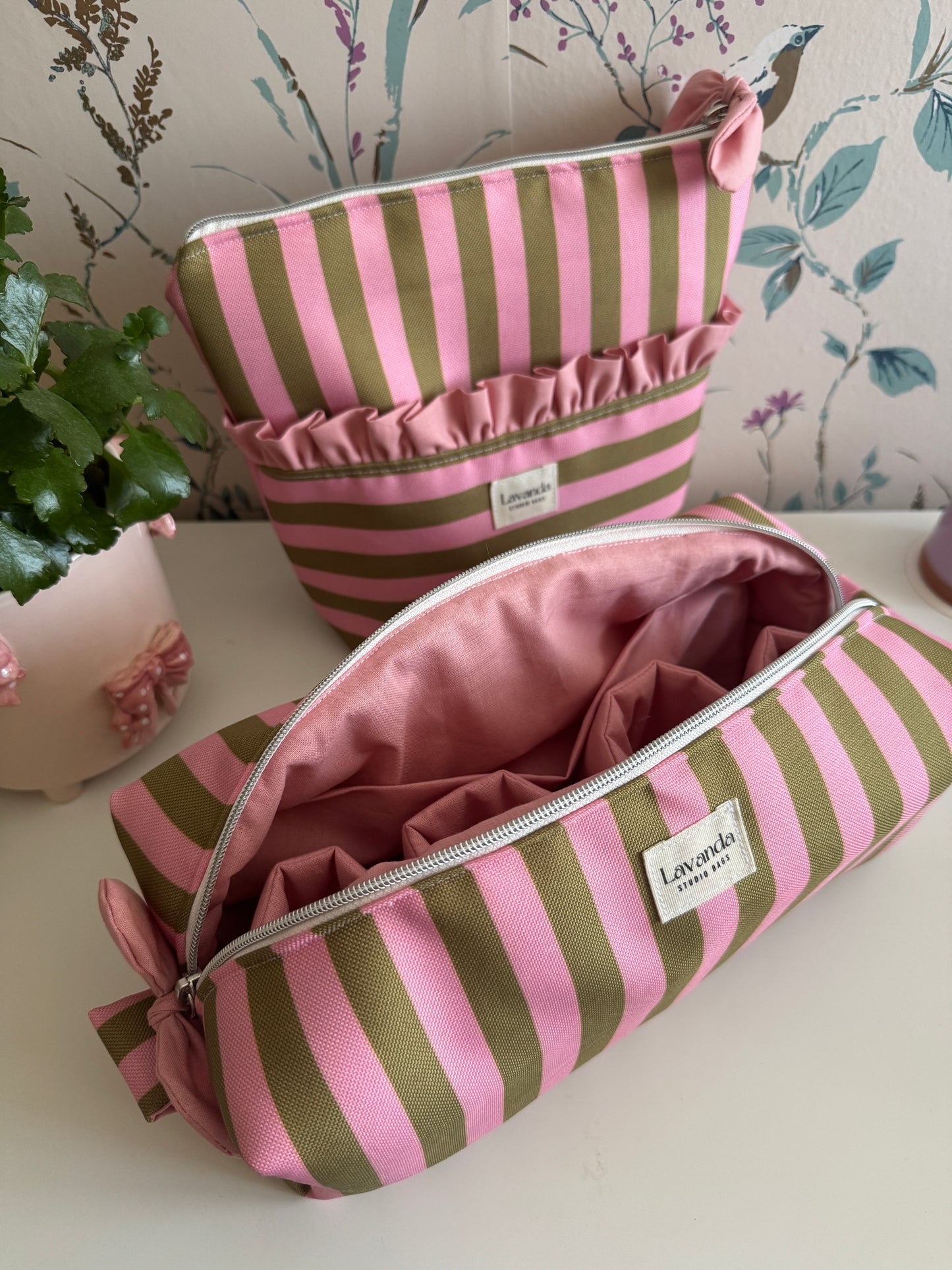 Cosmetic bag cosmos🏖️ strap pink and olive