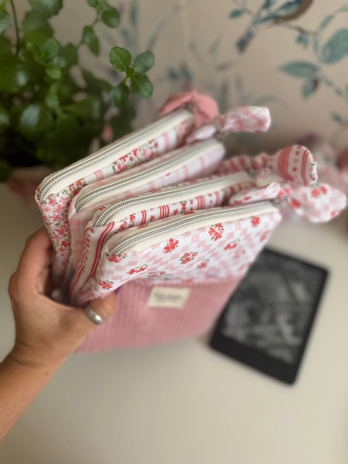 Kindle/ kobo sleeve little capsuleš