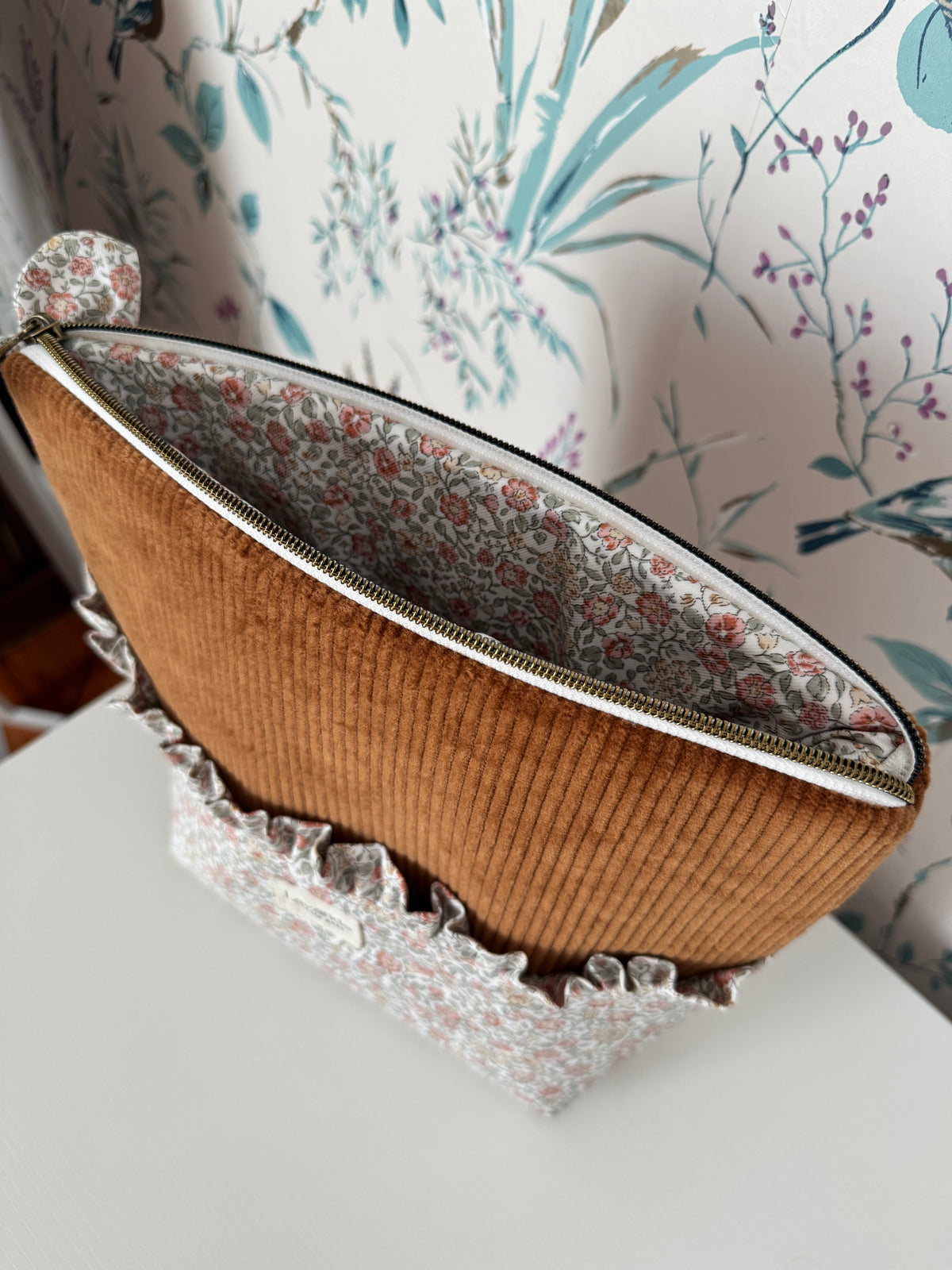 Cosmetic bag cosmos š