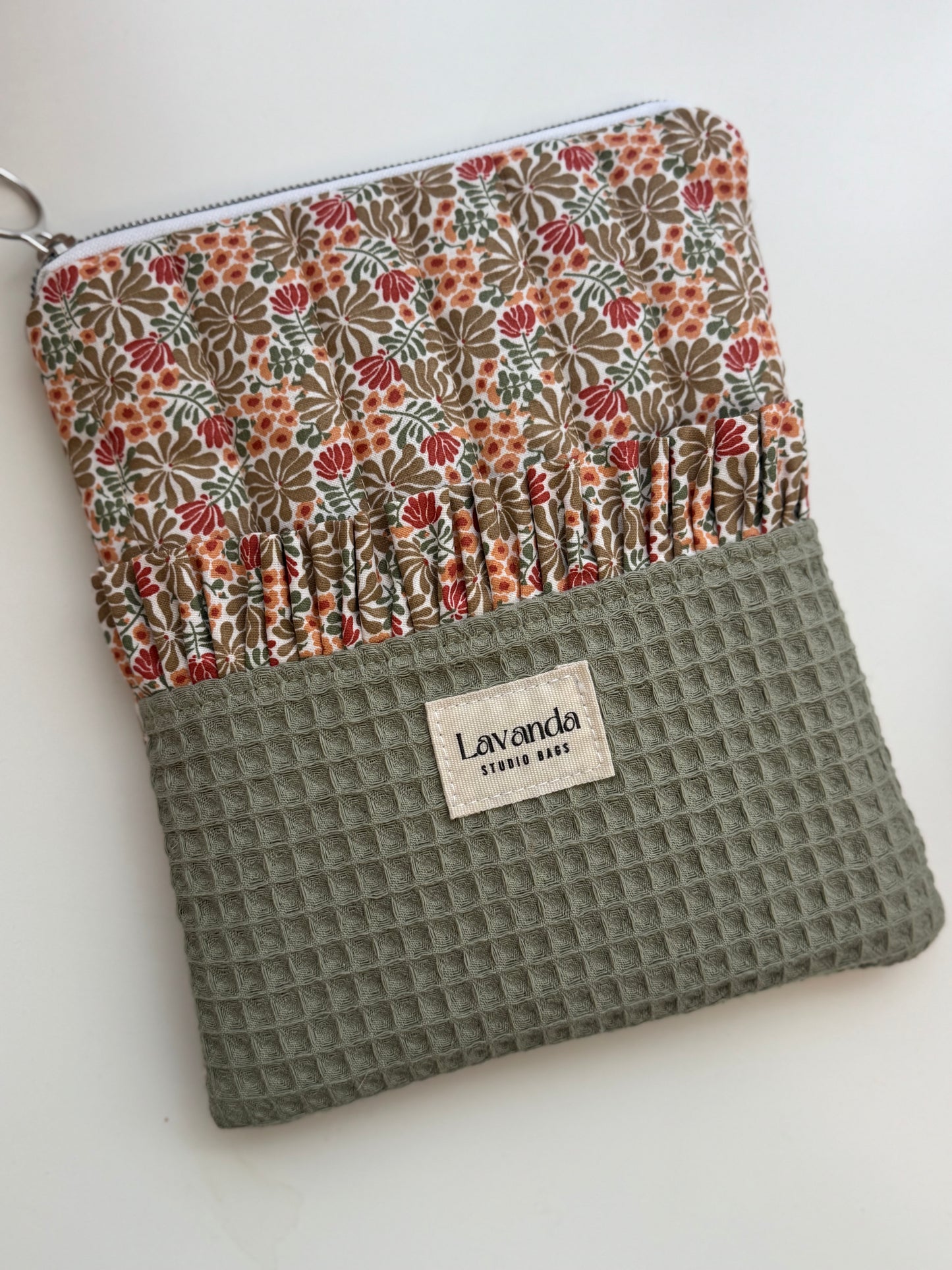 Capa para Kindle verde waffle com flor laranja