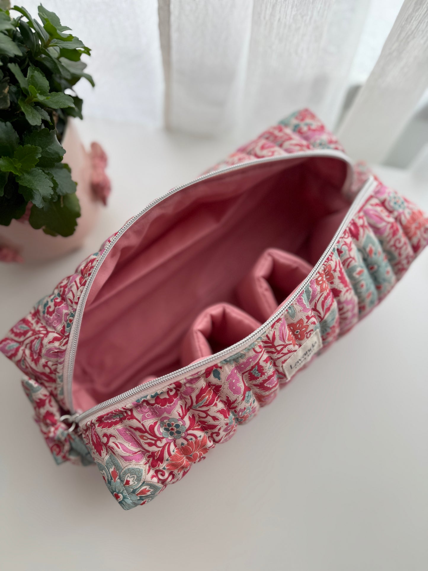 Saco Dyson Airwrap floral e rosa