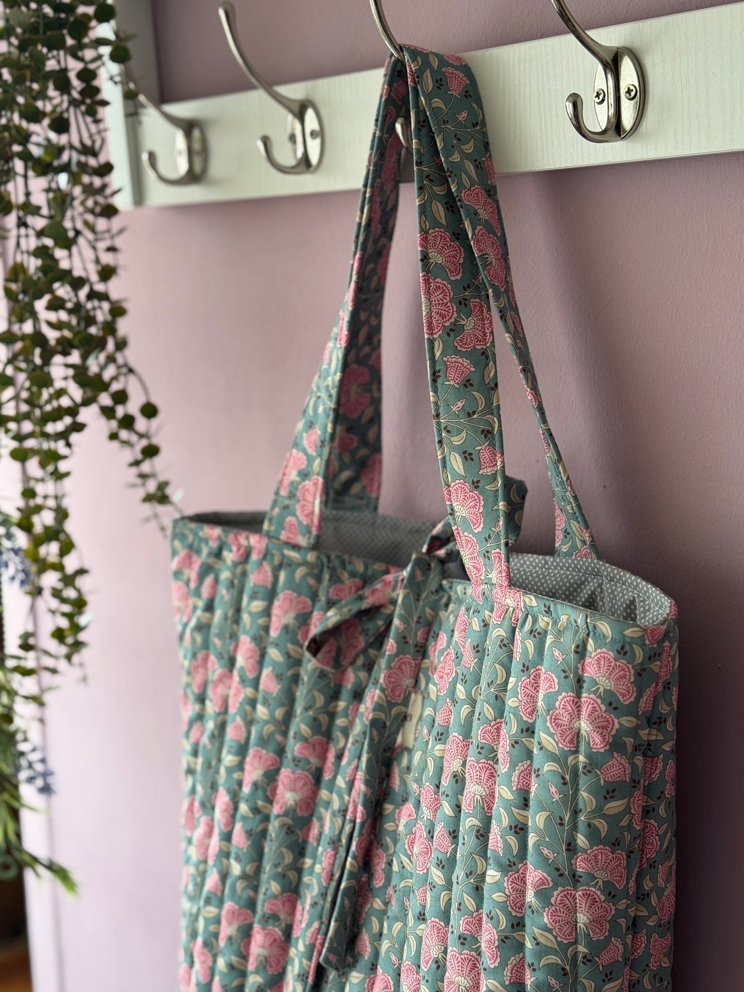 B.Tote bag Amalia green petrol pink flowers.