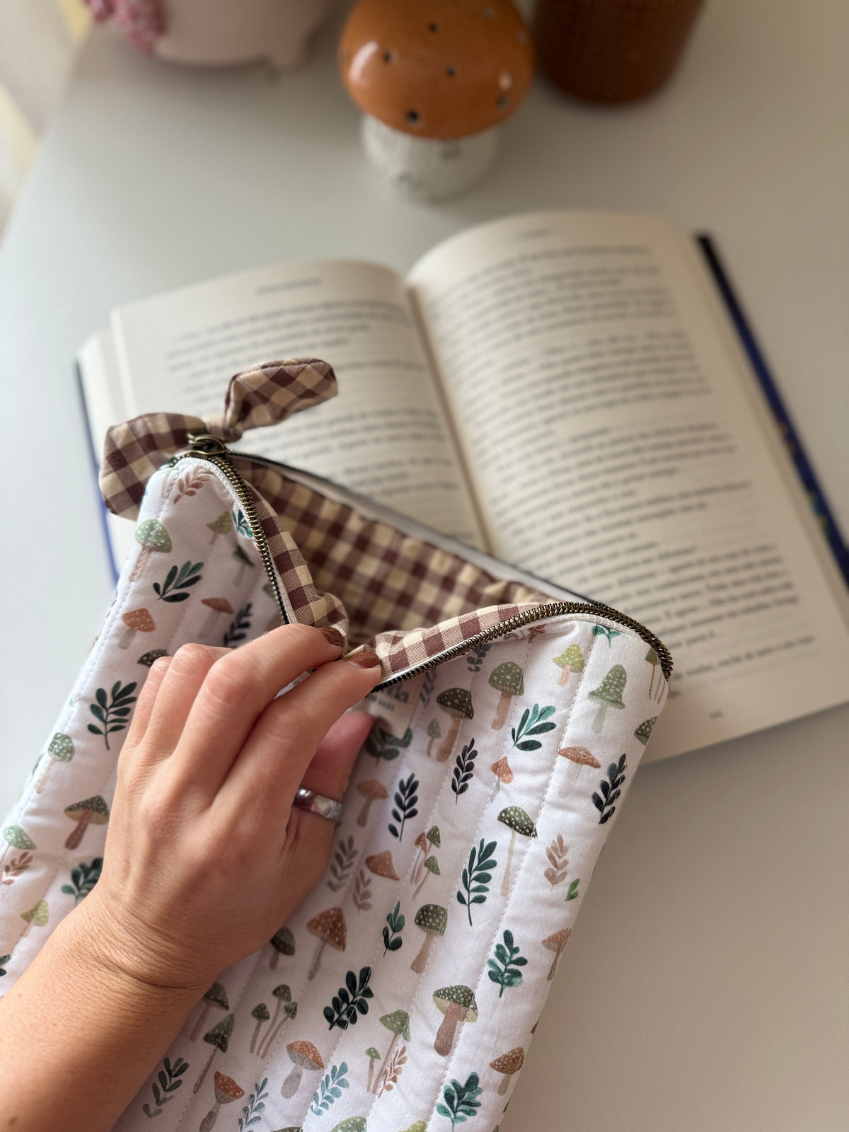 Book sleeve autumn patternšāš«