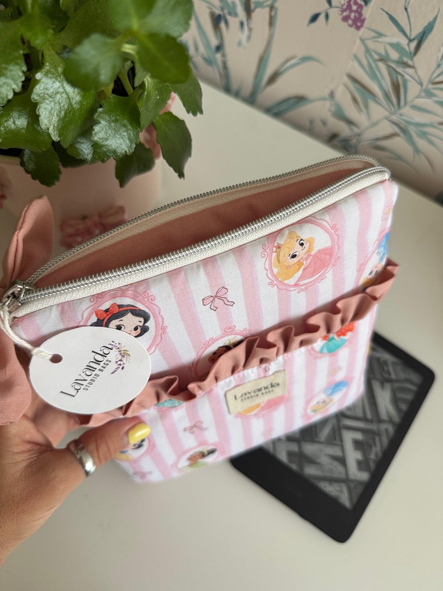 Kindle/ kobo/ book sleeve princess 🎀