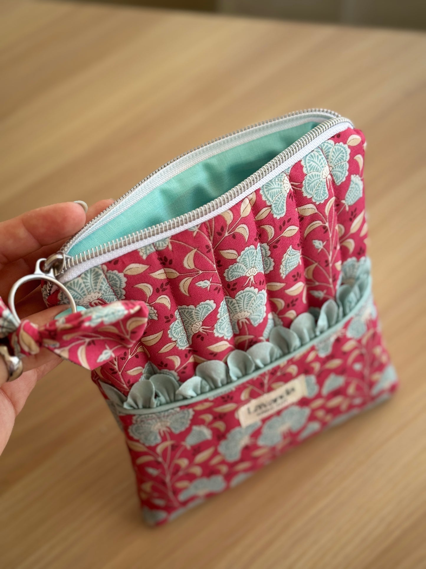 Kindle sleeve dustry red flowers and mint