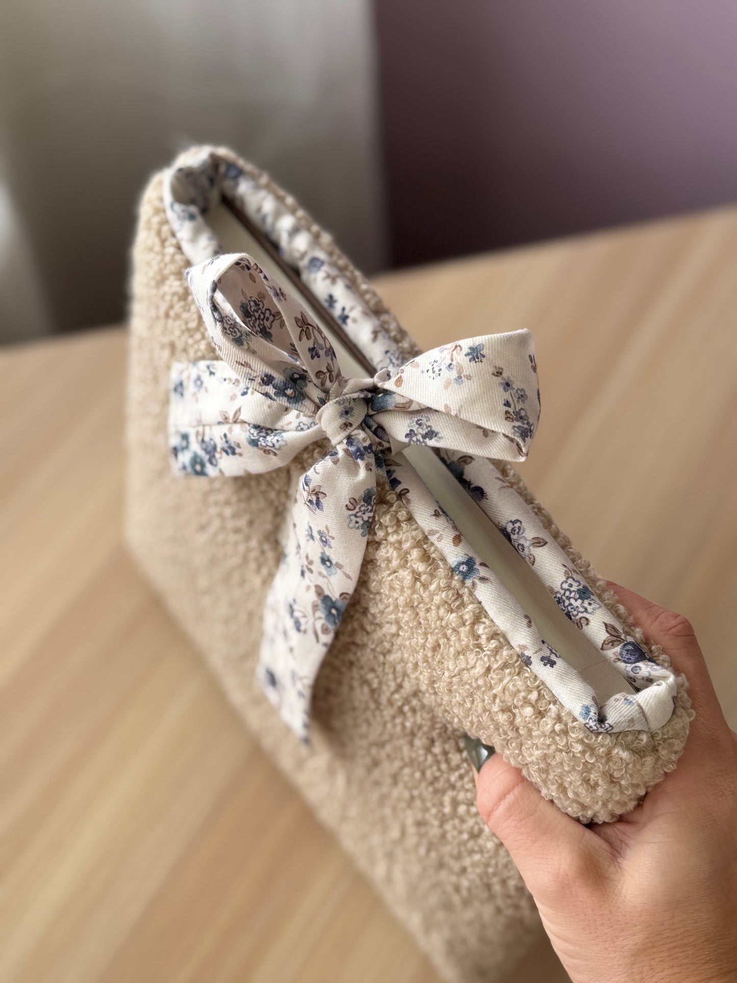 Book cover teddy beige and flowers