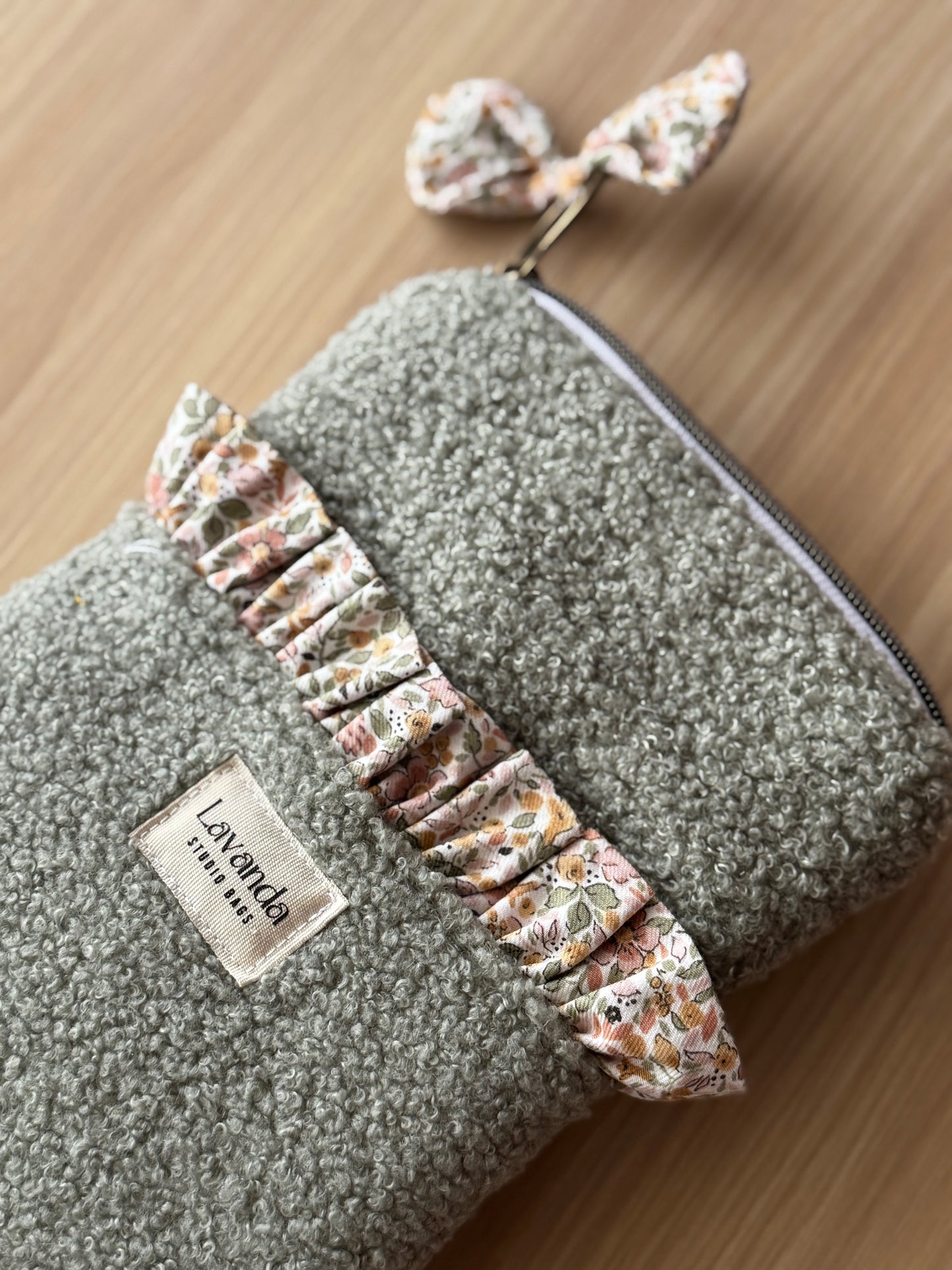 Kindle sleeve teddy green and flowers