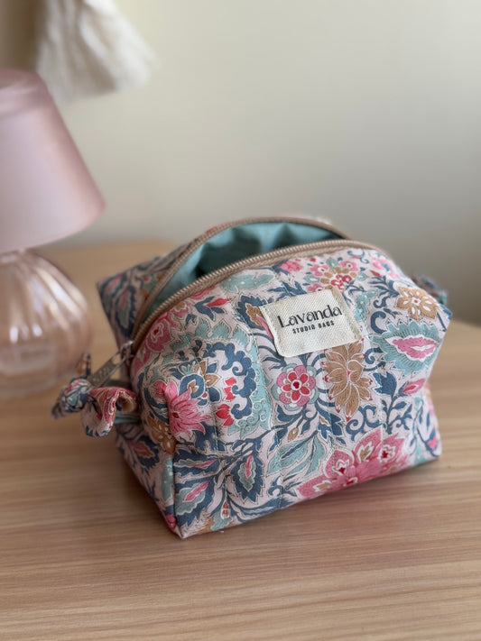 Mini floral lirio,cosmetic bag.