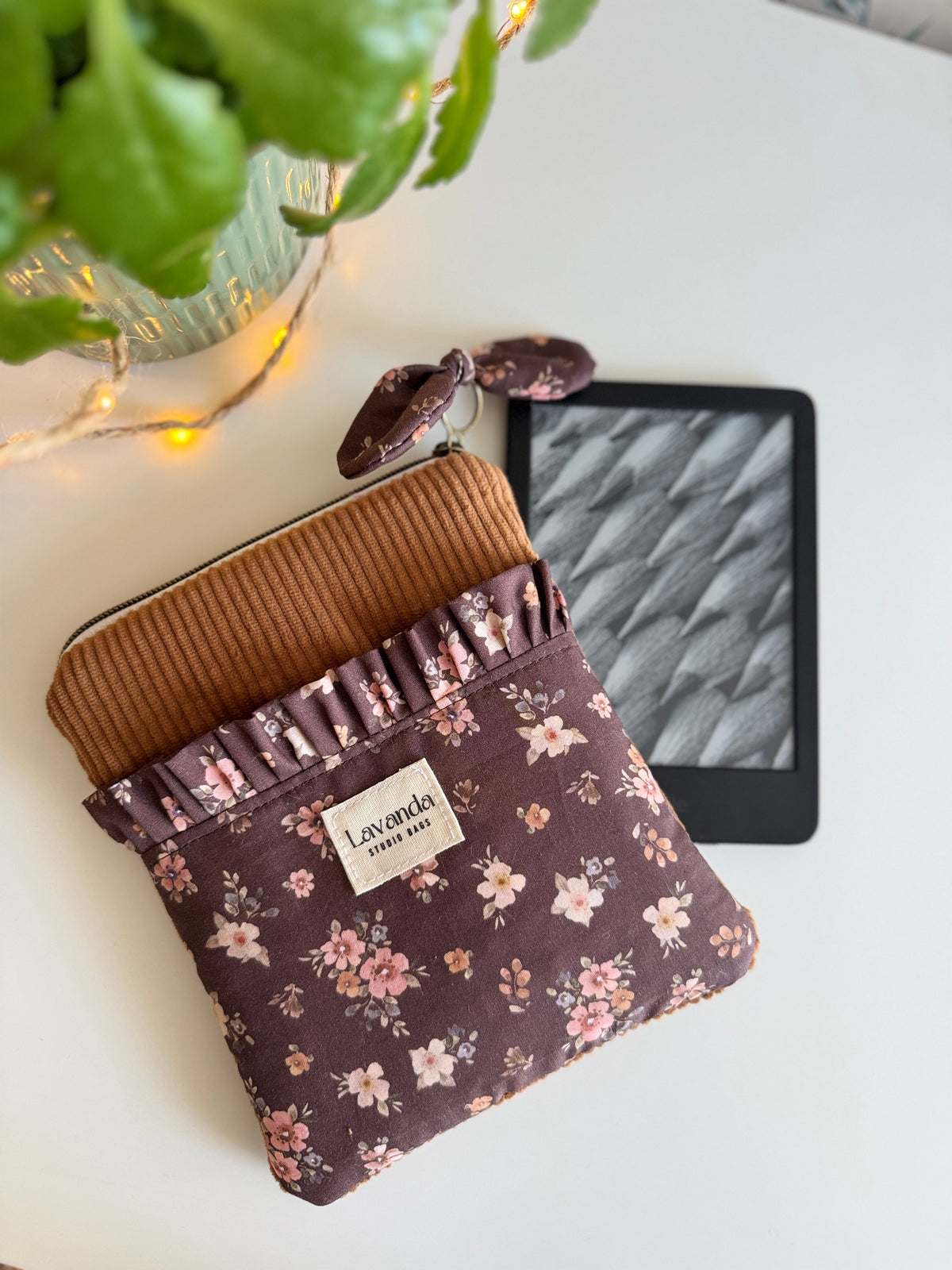 Kindle/ kobo🍂 sleeve brown pana and flowers