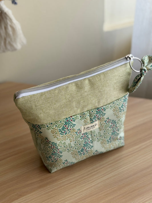 b.Cosmetic bag cosmos berrytangle