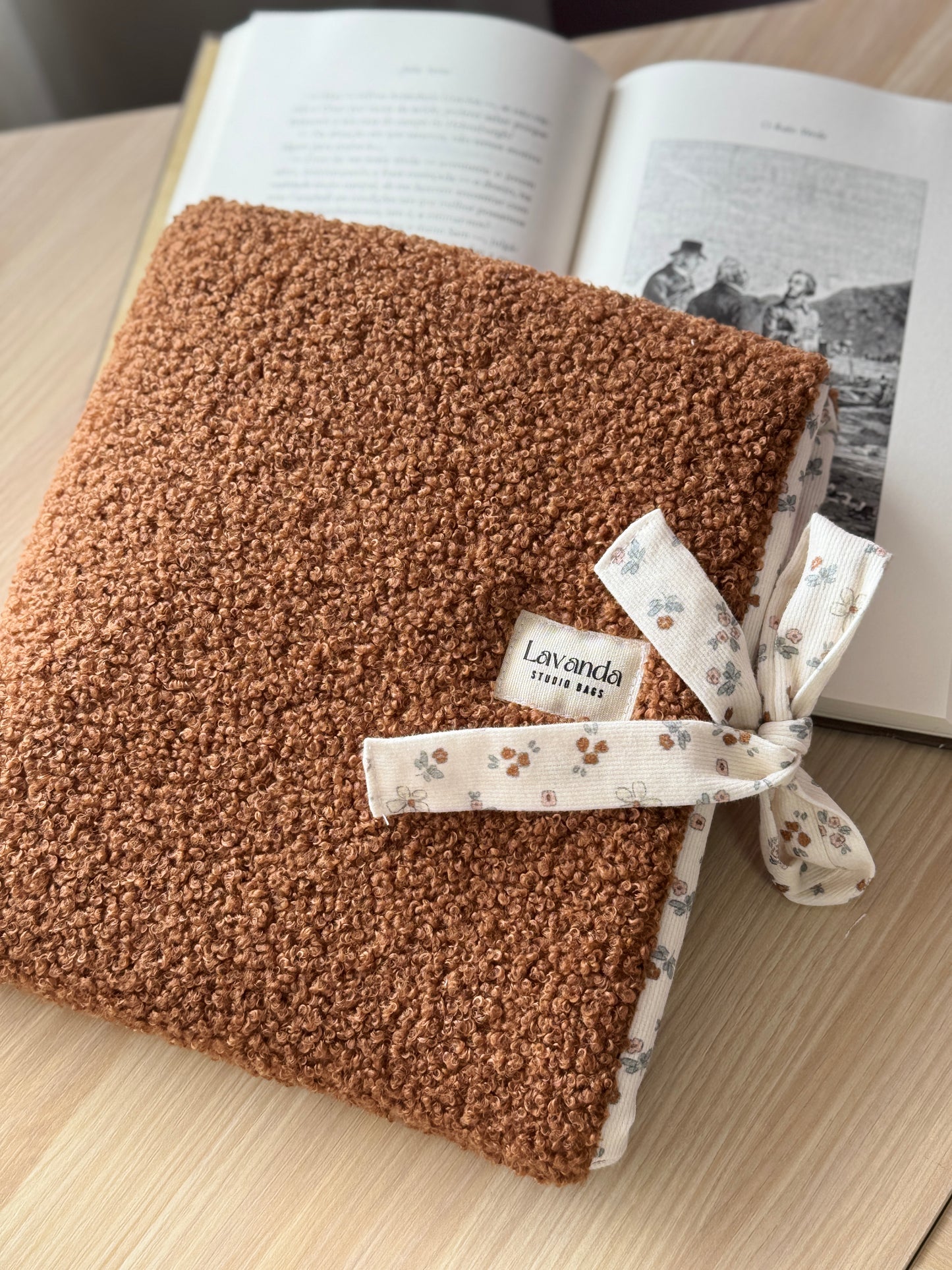 Book cover teddy brown and flowers