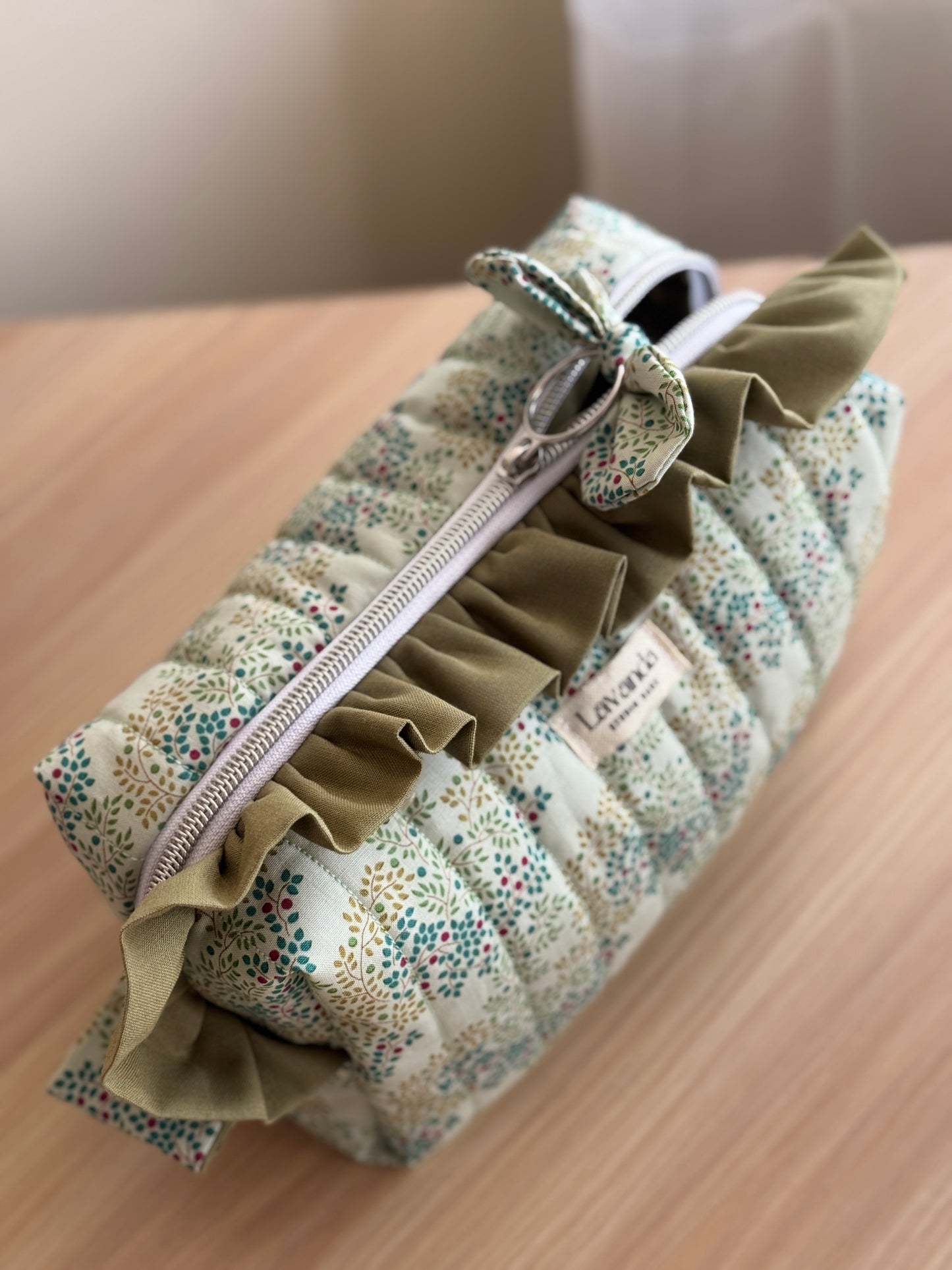 a.Cosmetic bag berrytangle and green colour.