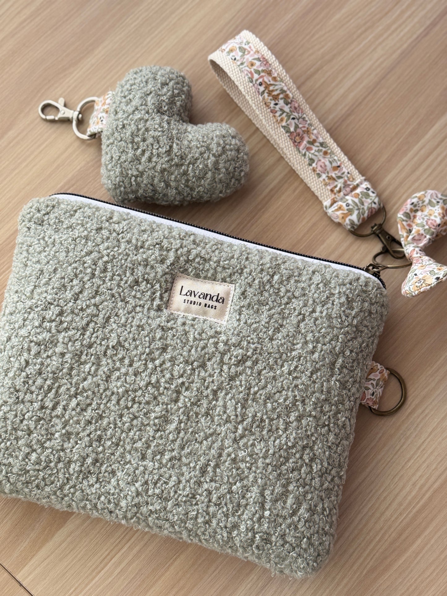 Make up bag teddy green