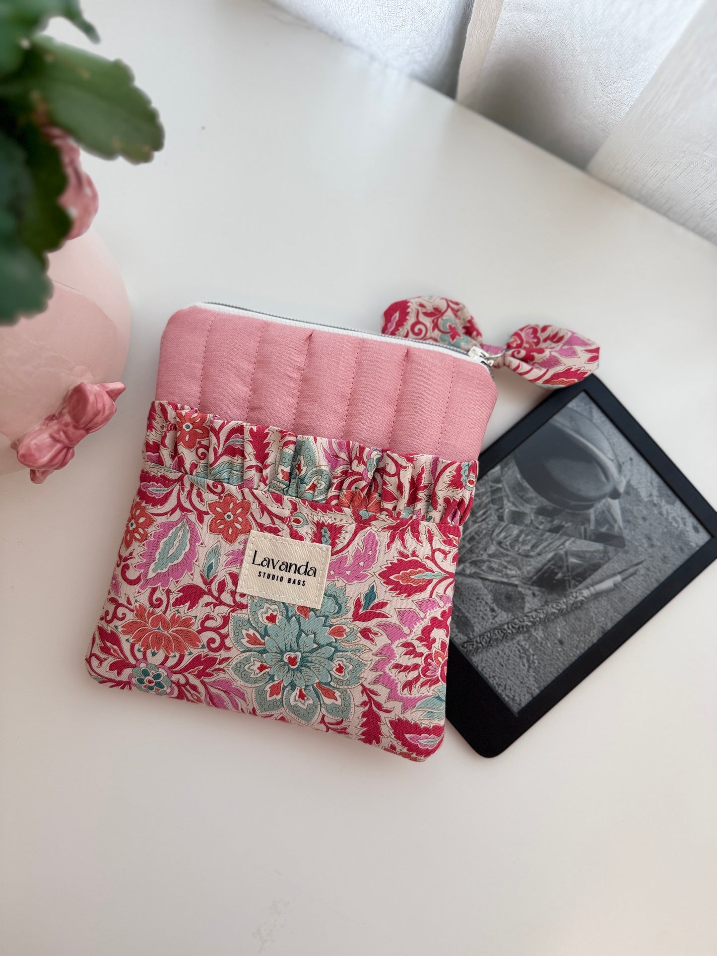 Capa para Kindle flores coloridas rosa