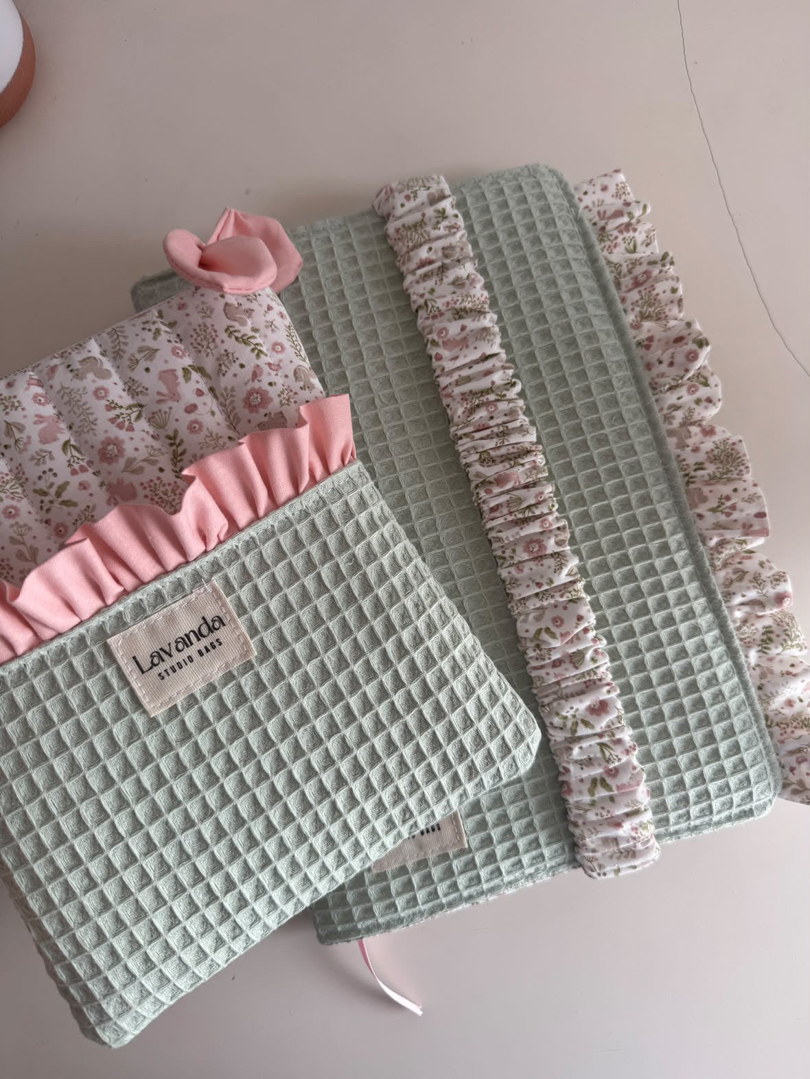 Kindle/ kobo sleeve mint waffle and flower