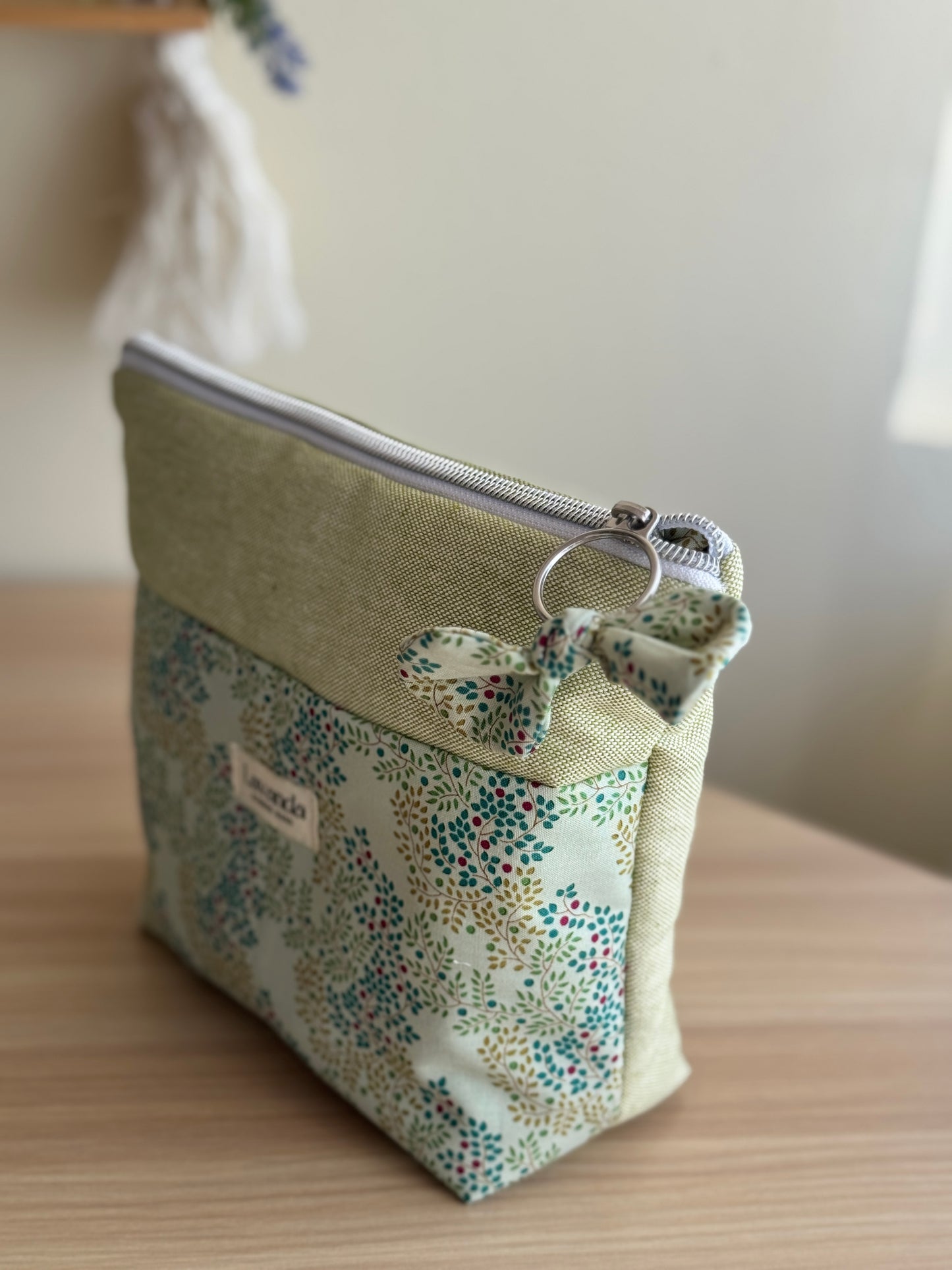 b.Cosmetic bag cosmos berrytangle