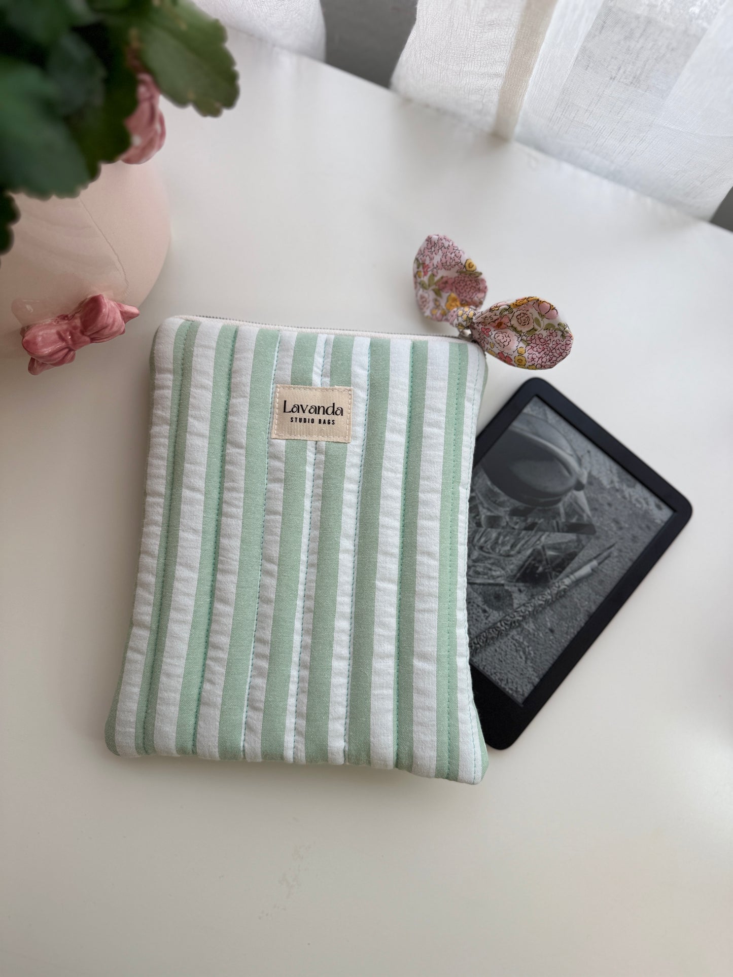 Capa Kindle simples cápsula pastel pistácio