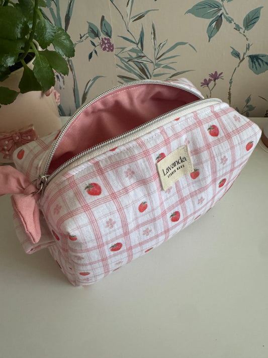 Cosmetic bag fresia simple medium little capsule 🍓