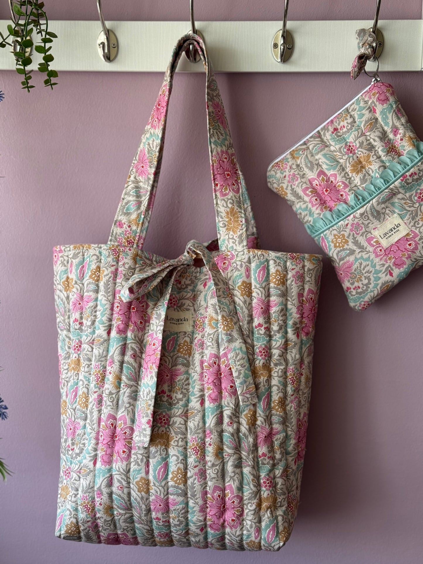 B.Tote bag Begonia flowers.