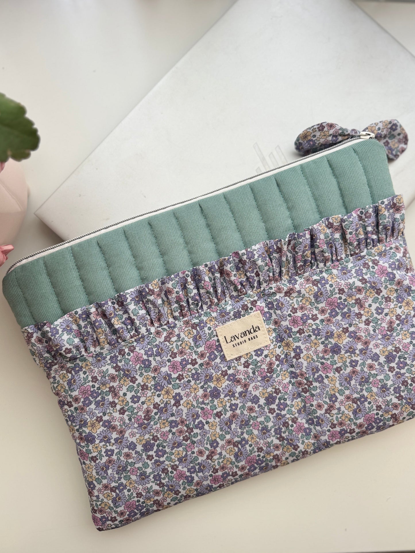 capa para portátil/iPad/MacBook/tablet com flores verdes e lilases