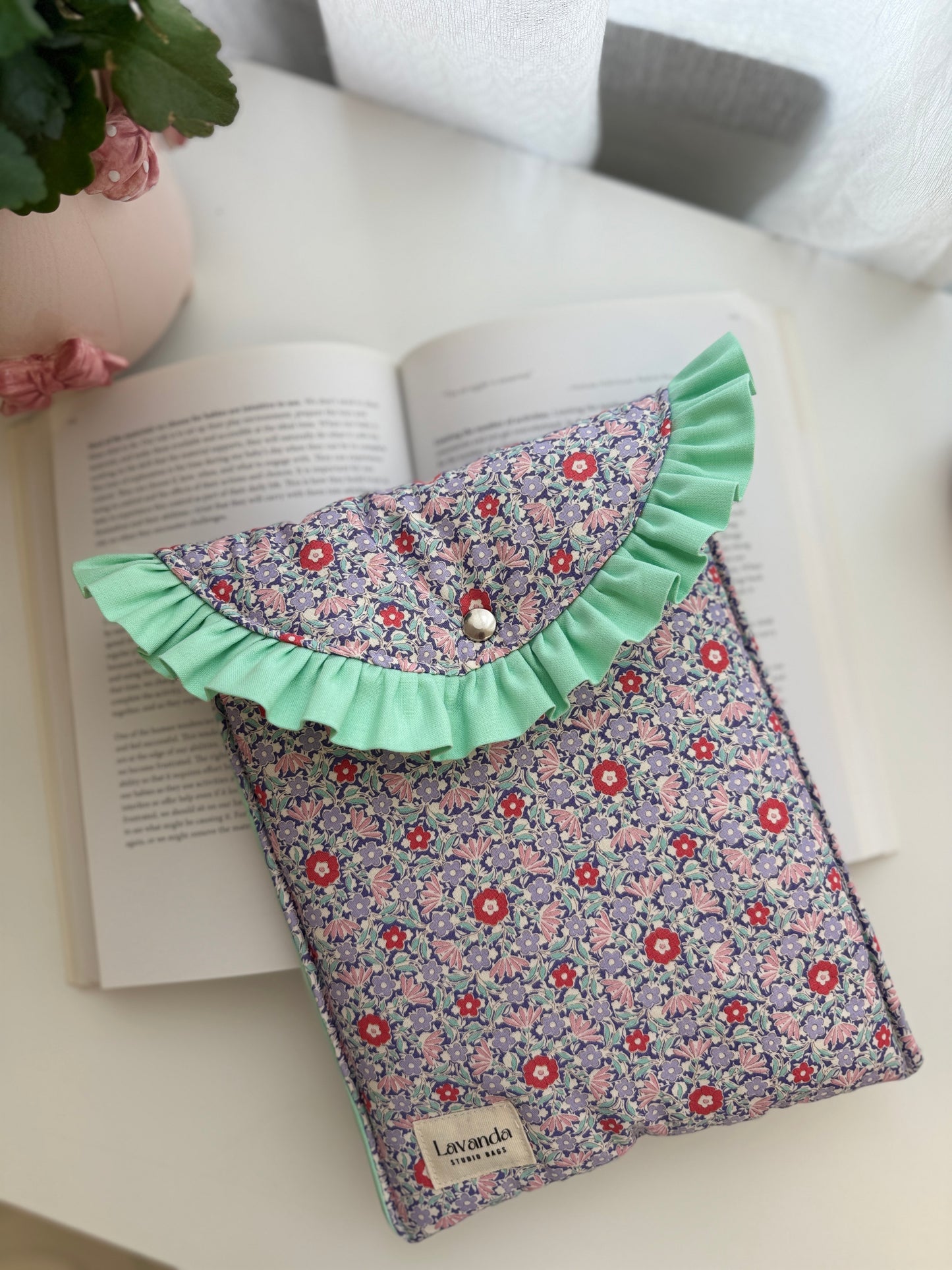 Novo! Capa para livro com folho floral e verde